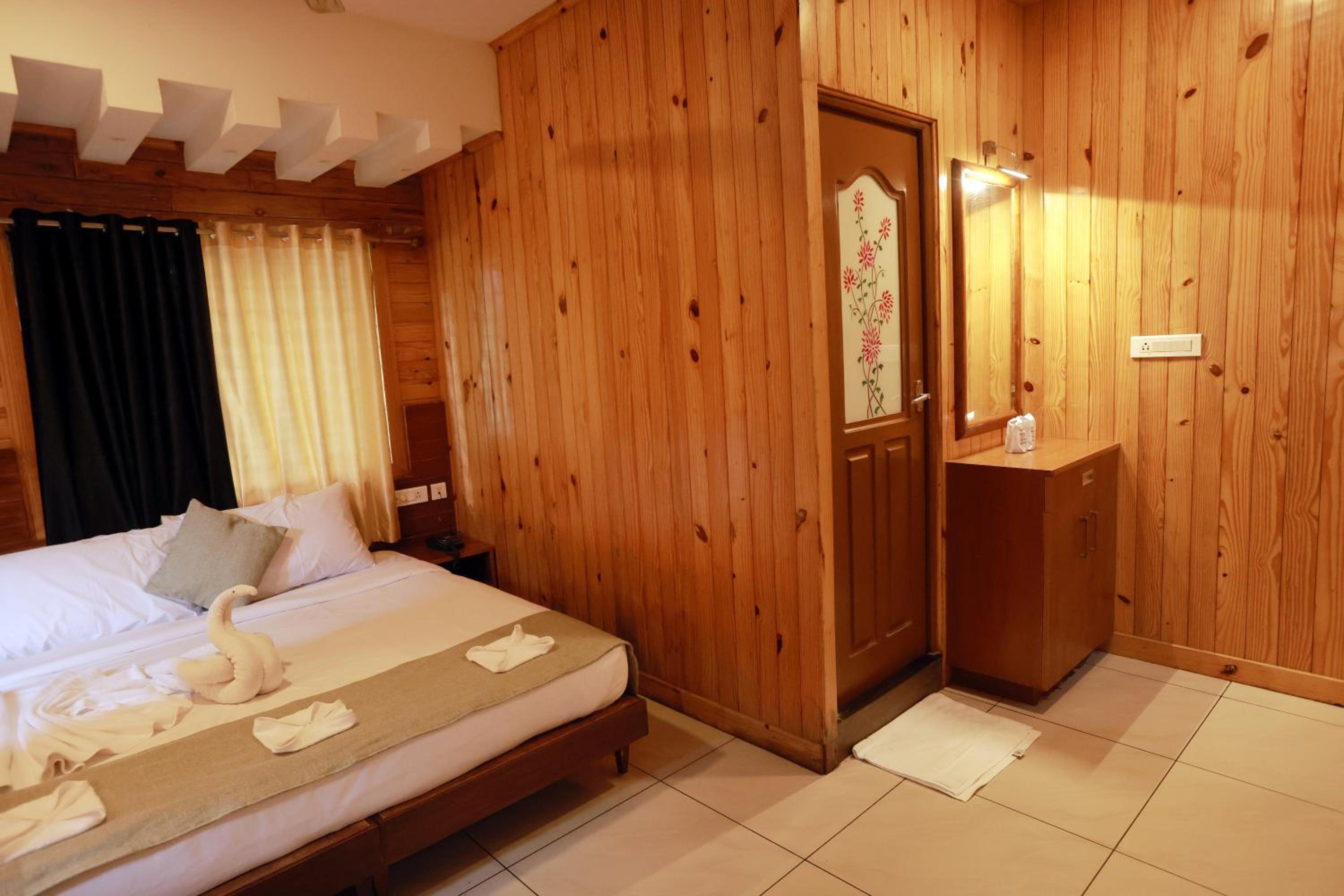 Executive Suite - Photo 3