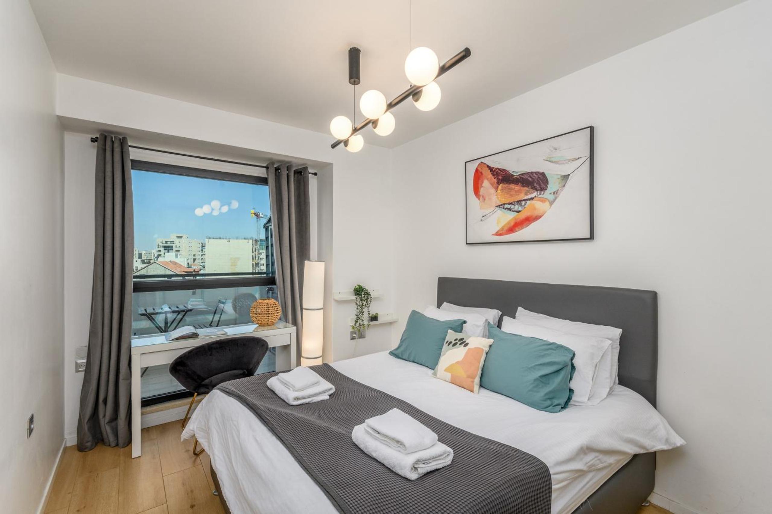 Apartment with Balcony - Photo 9