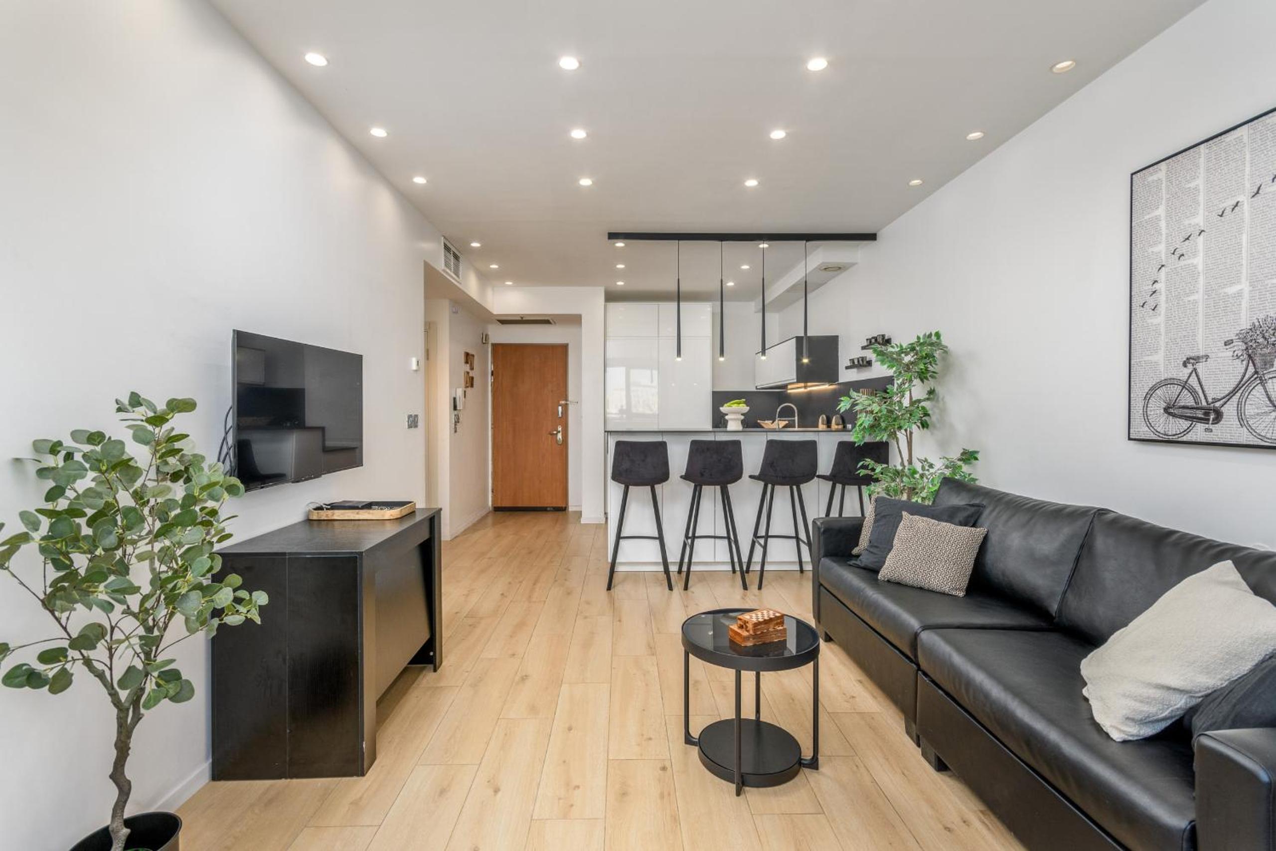 Apartment with Balcony - Photo 15