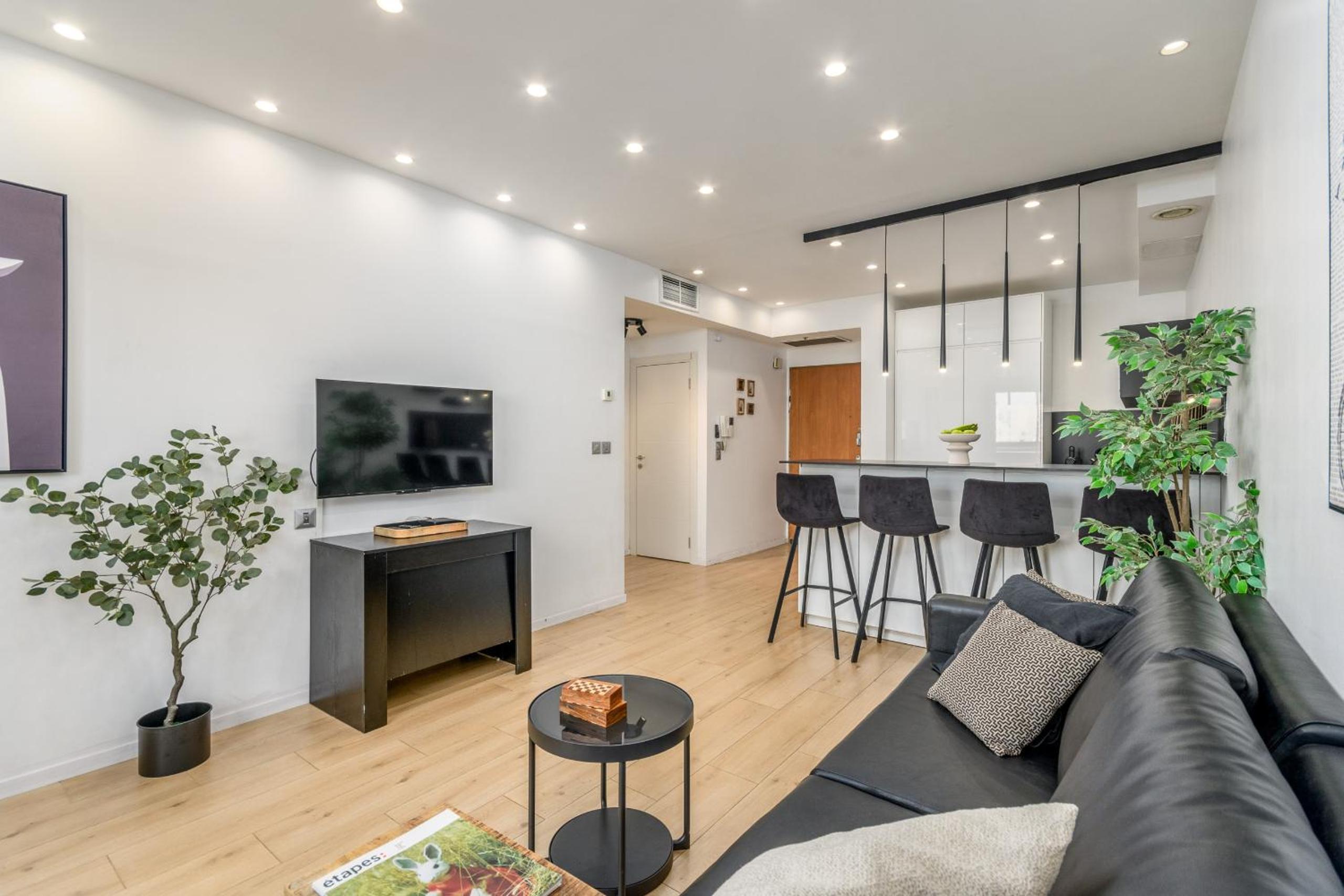 Apartment with Balcony - Photo 17