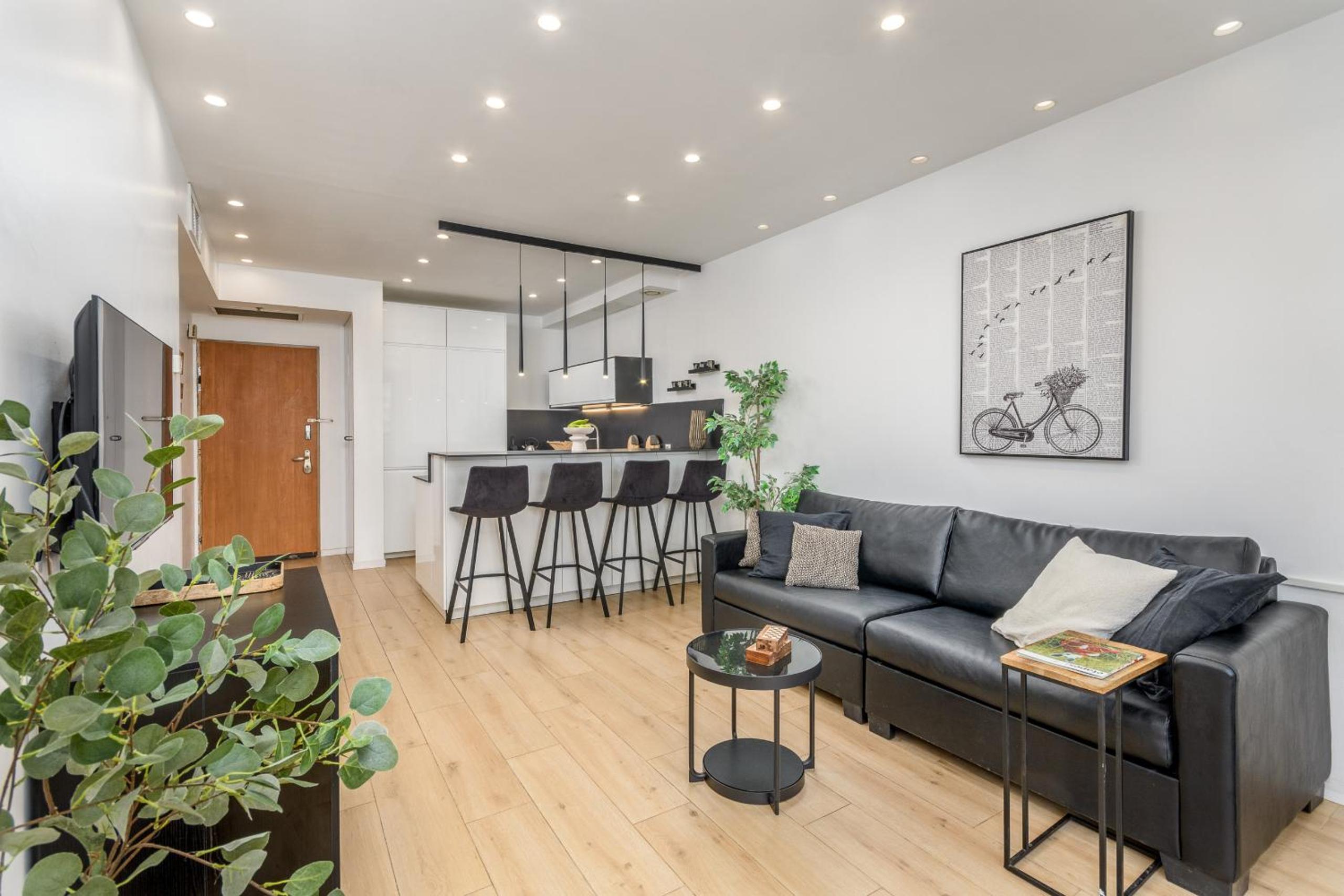 Apartment with Balcony - Photo 19