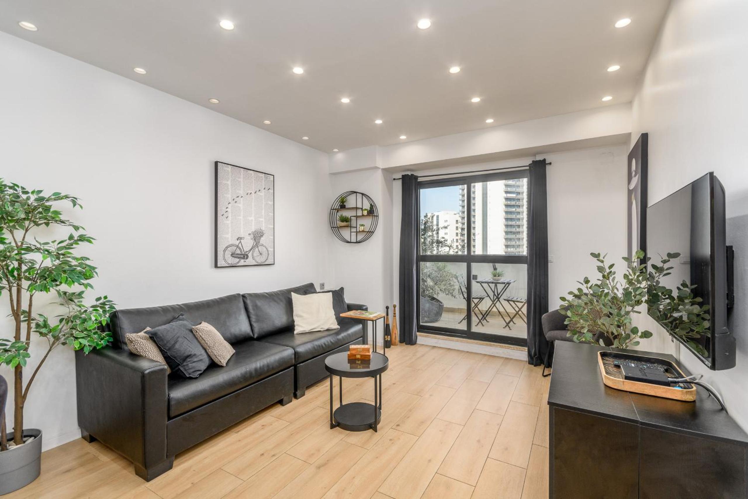 Apartment with Balcony - Photo 14