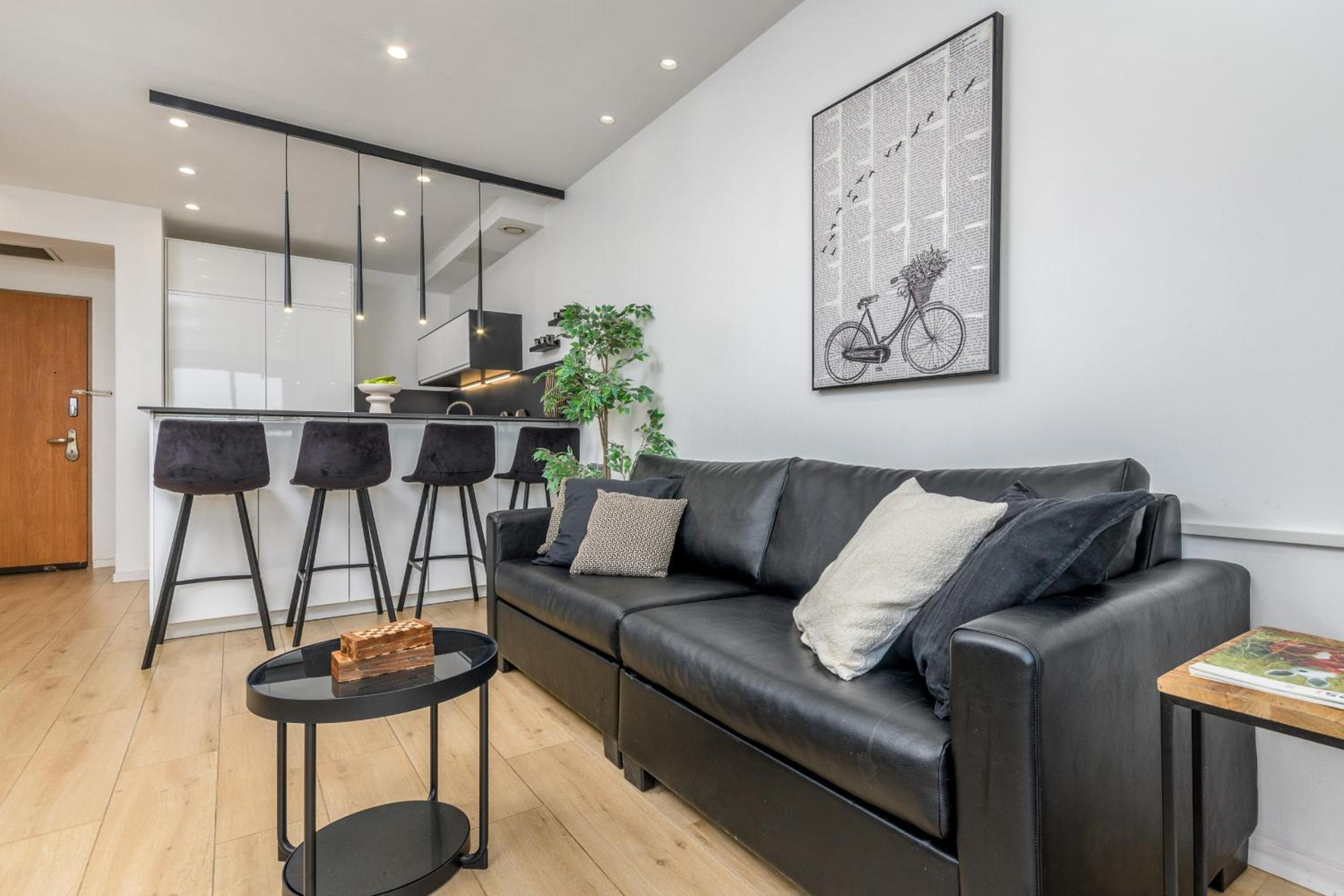 Apartment with Balcony - Photo 20