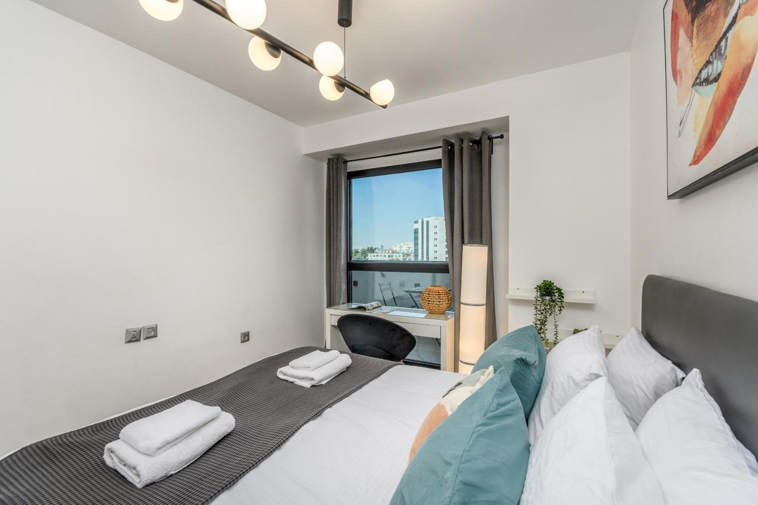 Apartment with Balcony - Photo 16