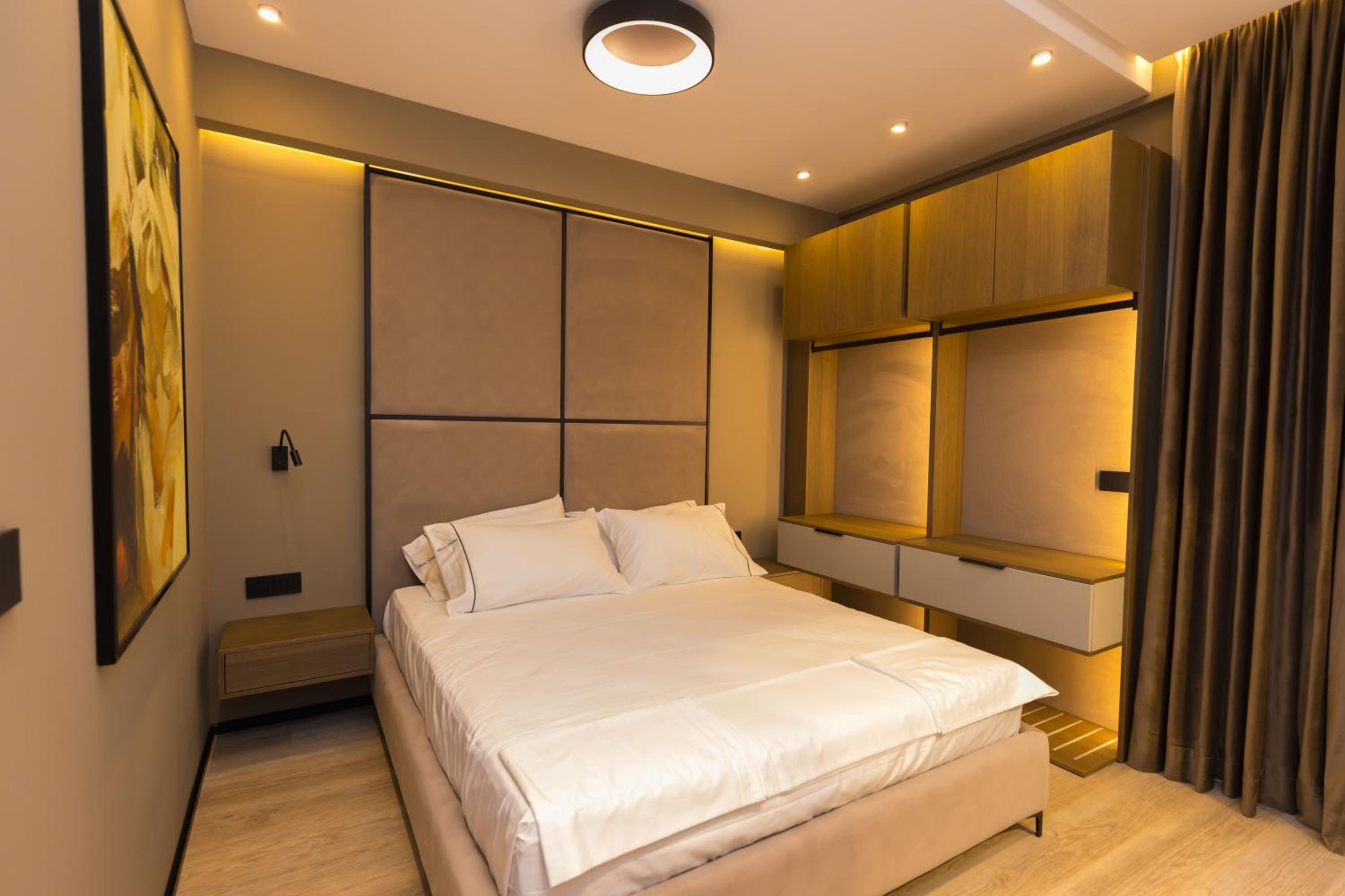 Deluxe Queen Room