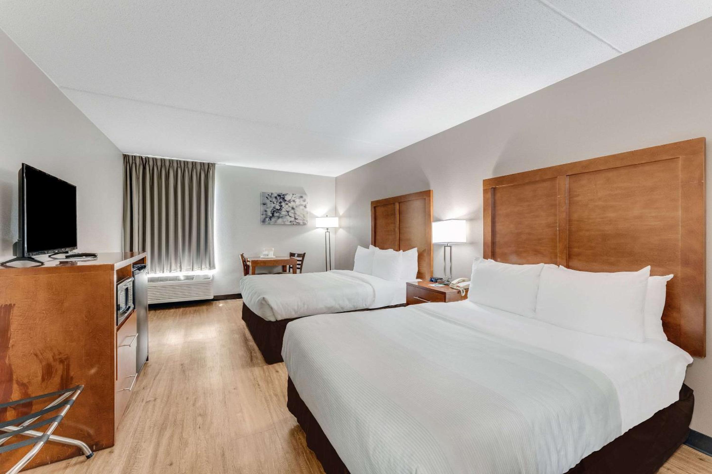 Double Room with Two Double Beds - Non-Smoking - Photo 1