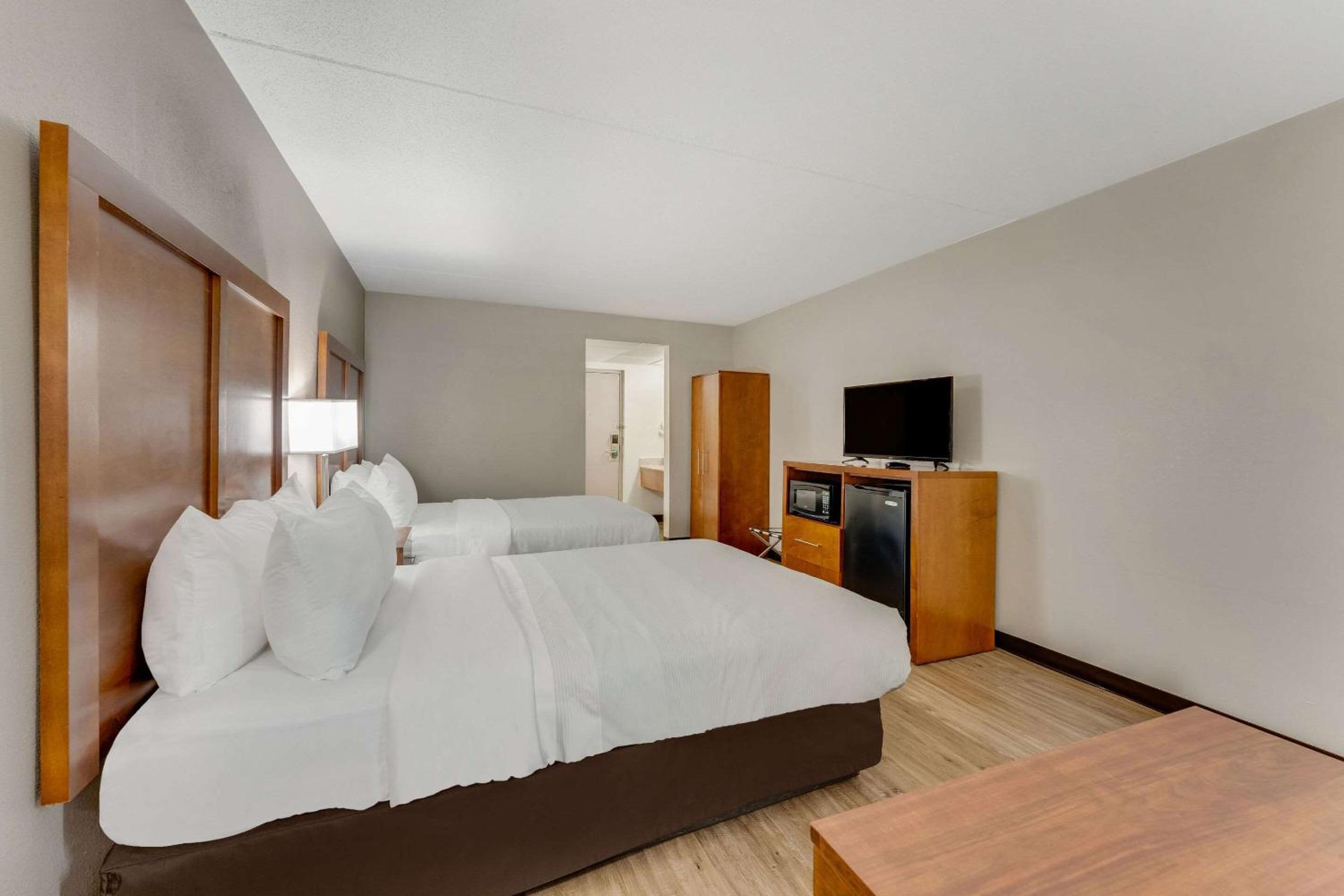 Double Room with Two Double Beds - Non-Smoking - Photo 4