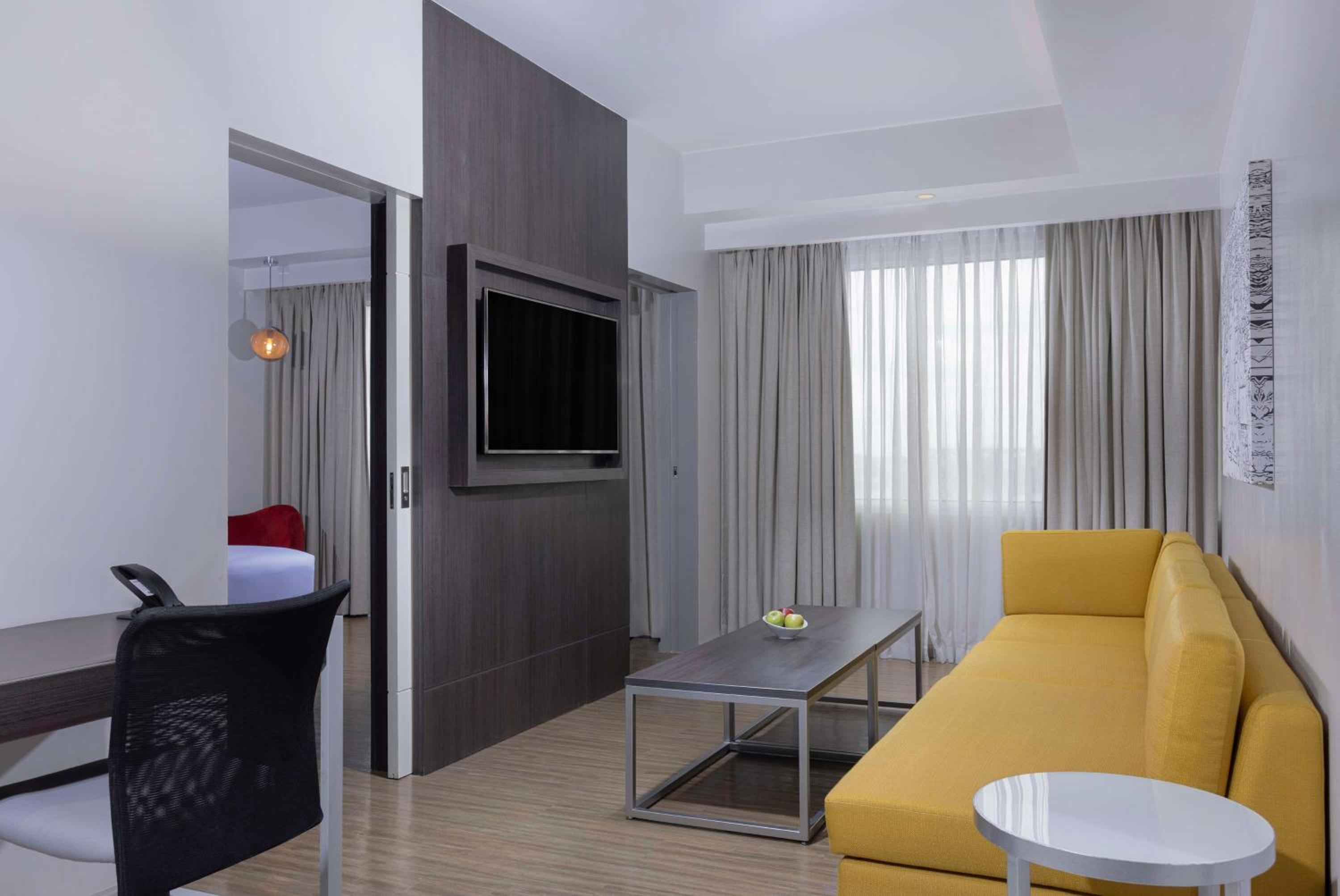 One-Bedroom Suite - Photo 7