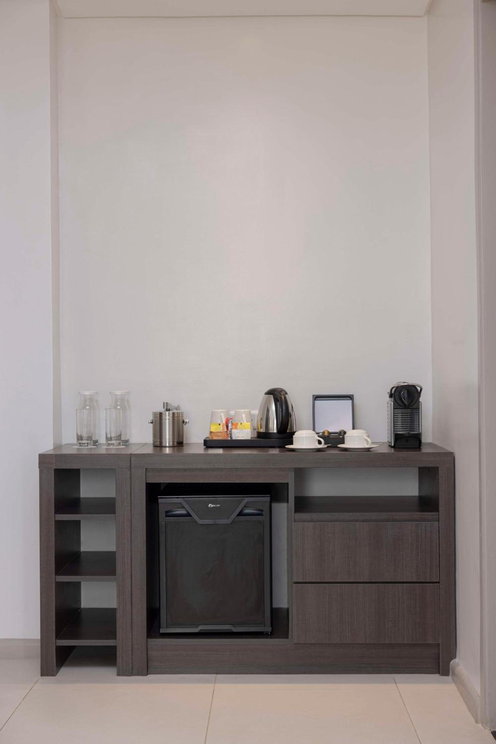 One-Bedroom Suite - Photo 6