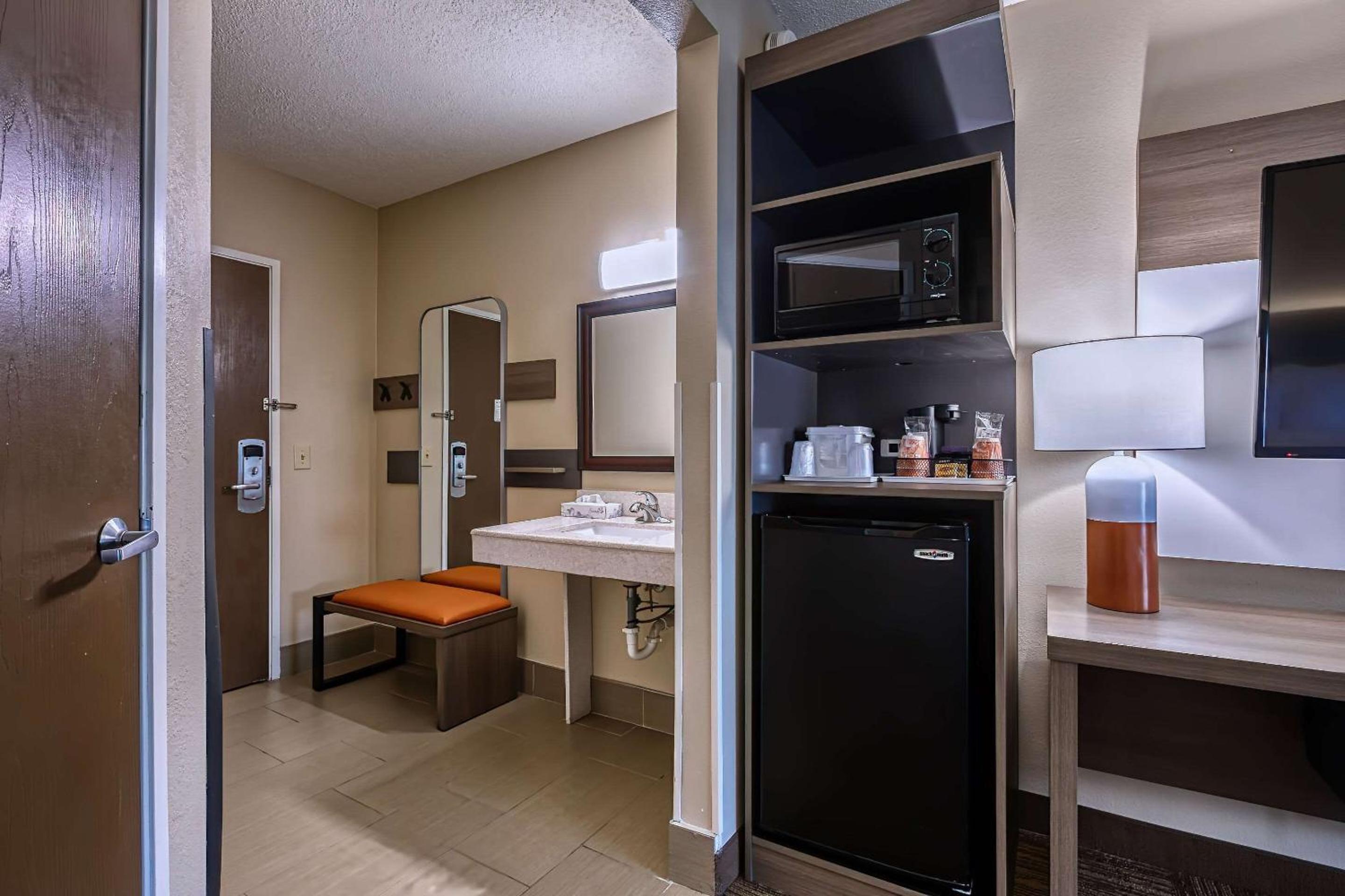 Queen Room - Accessible/Non-Smoking - Photo 2