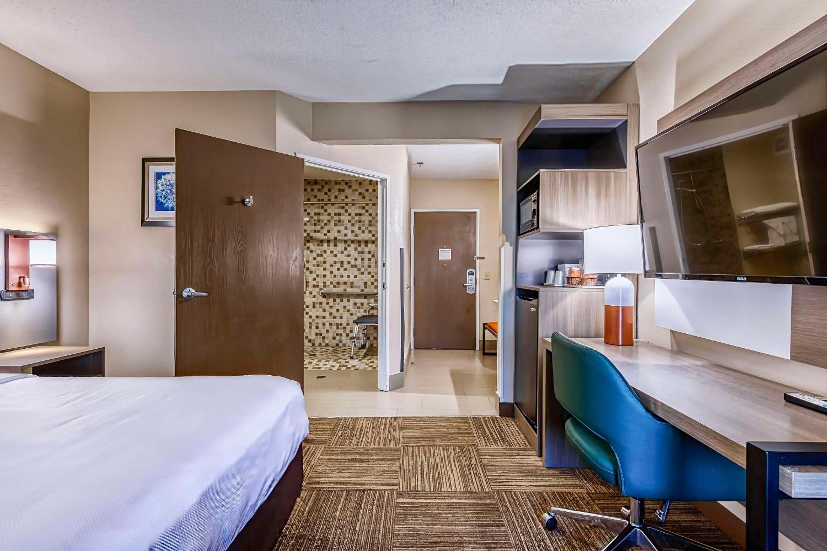 King Room - Accessible/Non-Smoking - Photo 2