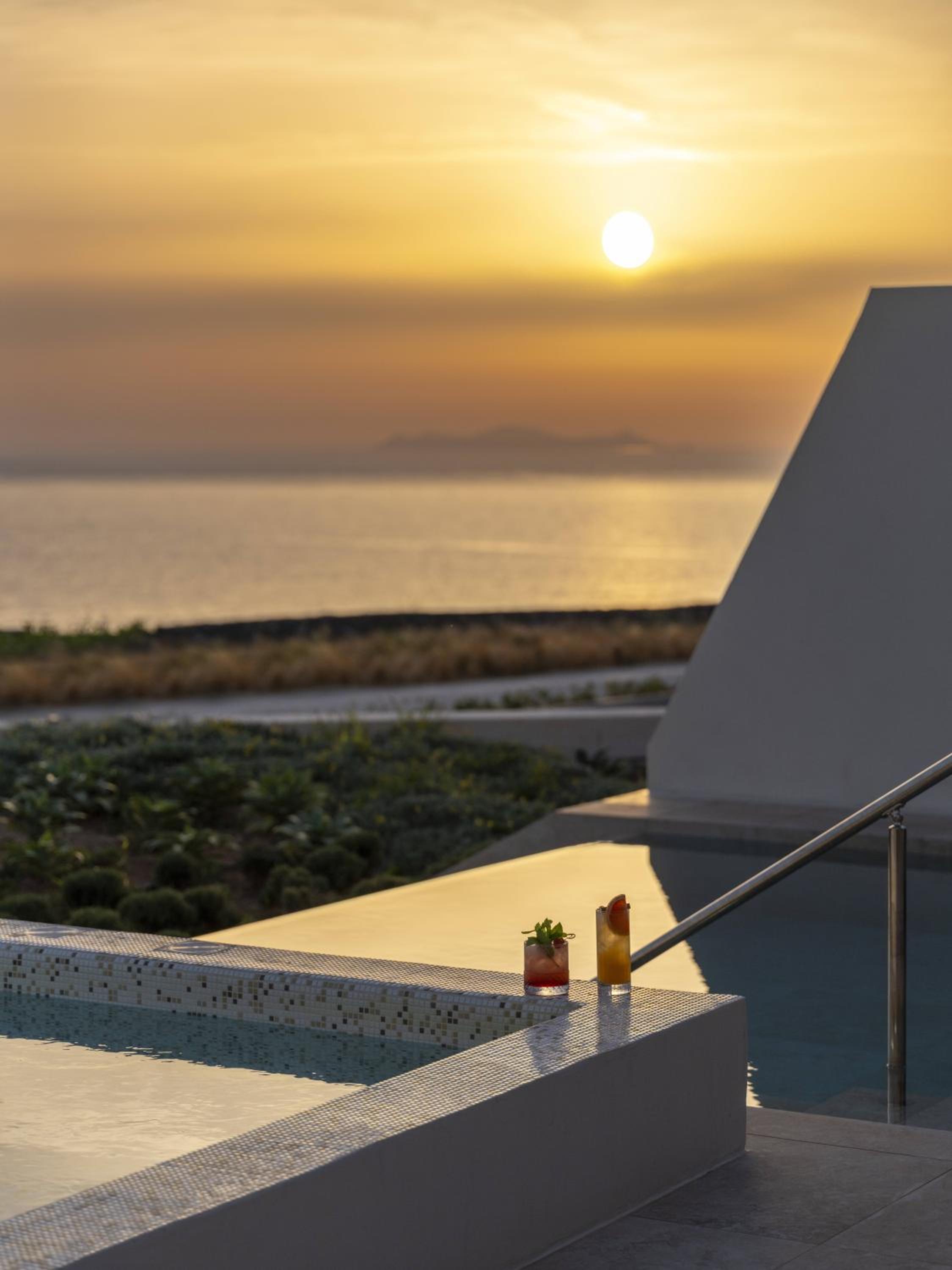 Majestic Sunset & Sea View Suite with Pool & Jacuzzi - Photo 4