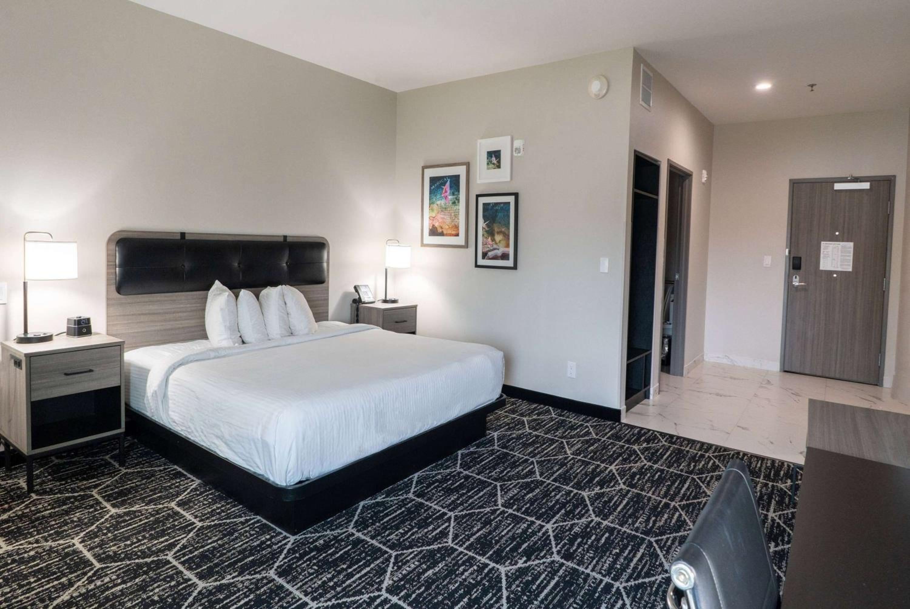 King Room - Non-Smoking - Photo 1