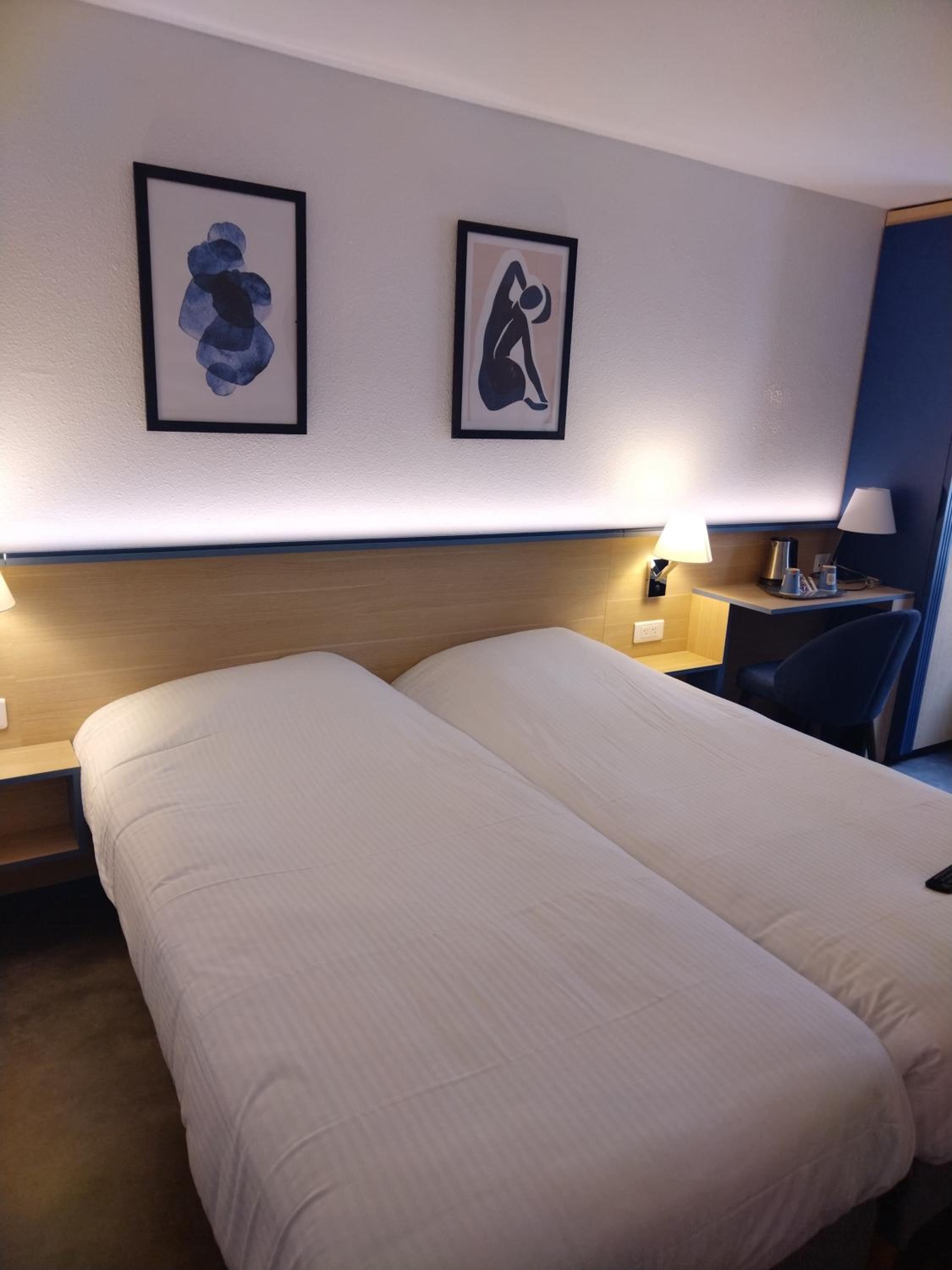 Twin Room - Photo 2