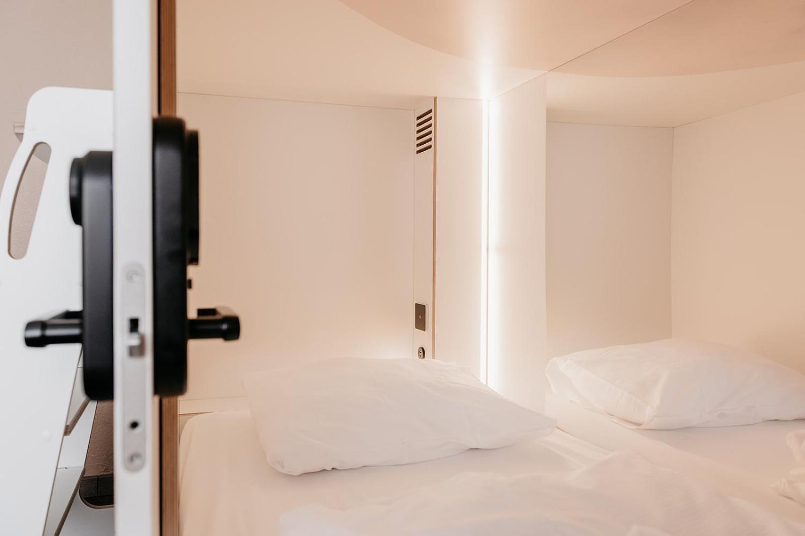 A Capsule in Mixed Dormitory photo 2