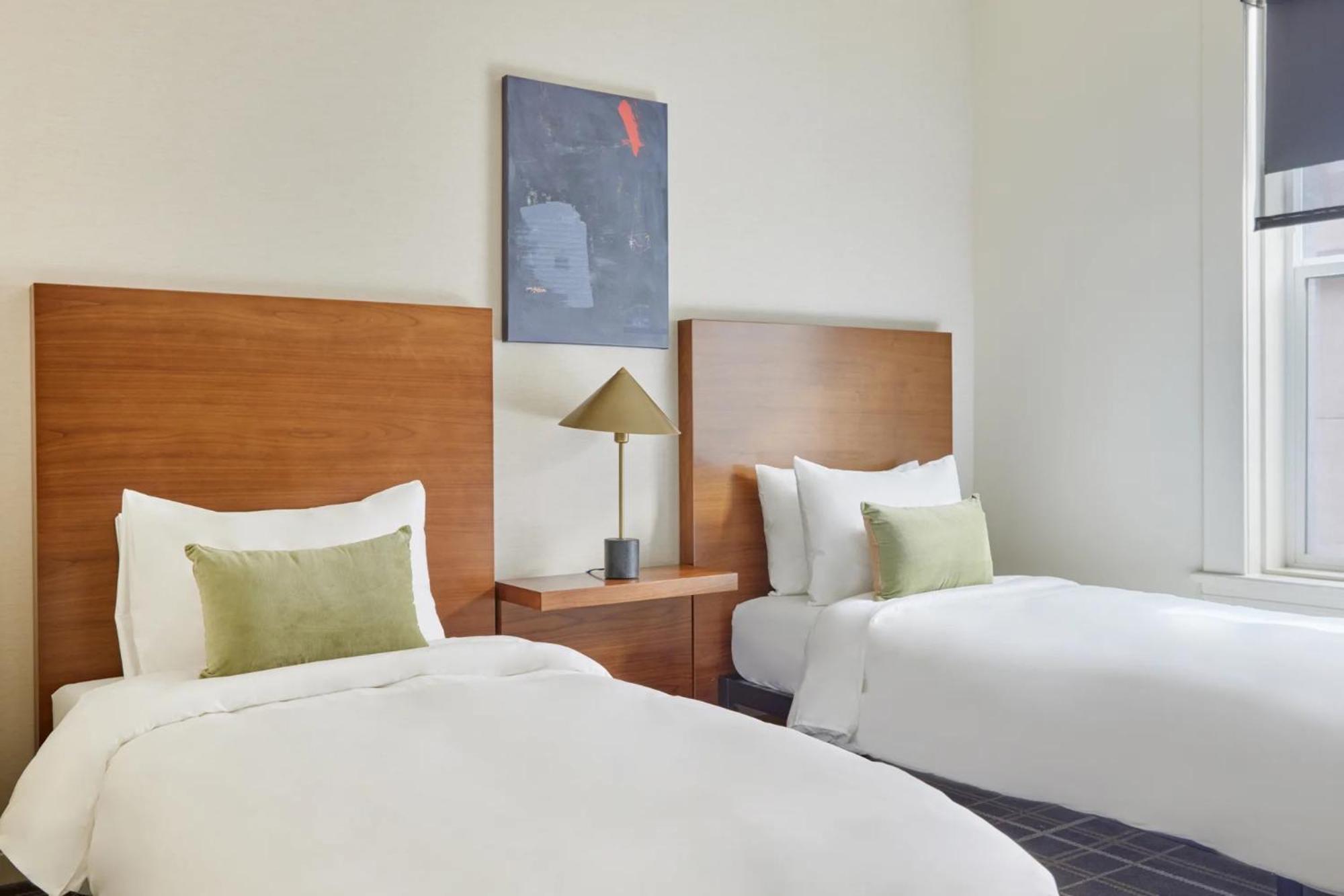 Standard Double Room thumbnail 6