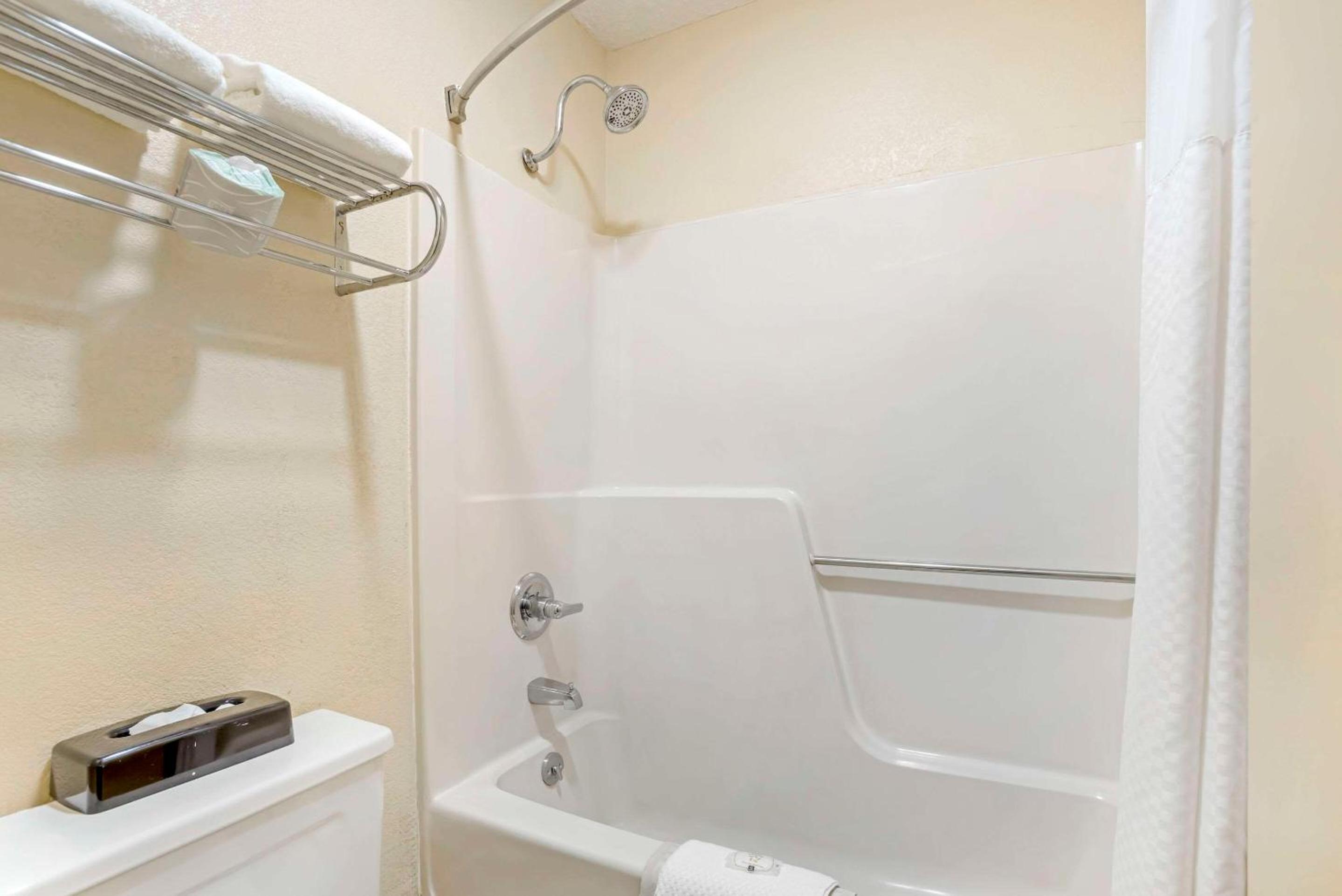 Quality Inn near Speedway, Photo 2