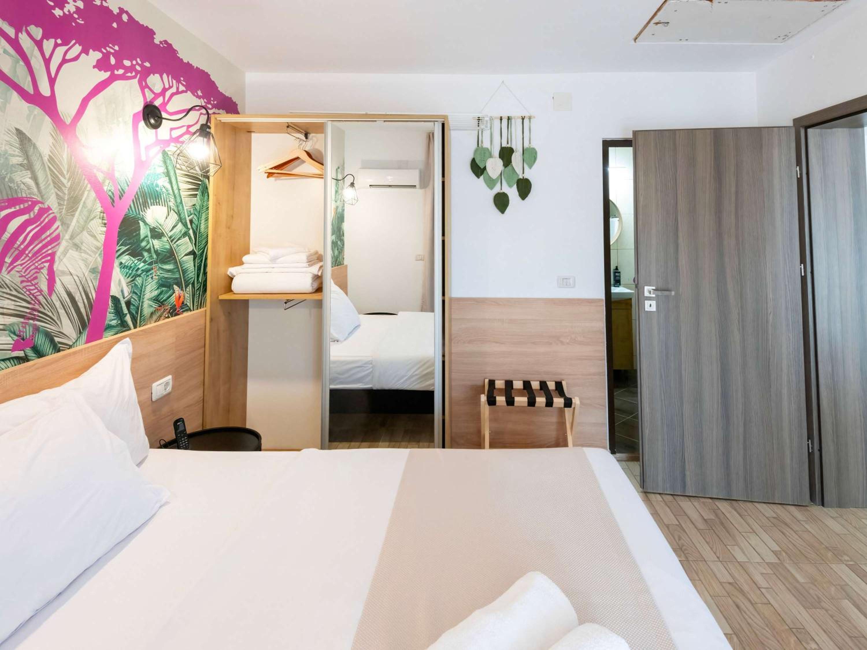Superior Queen Suite with Sofa Bed photo 2