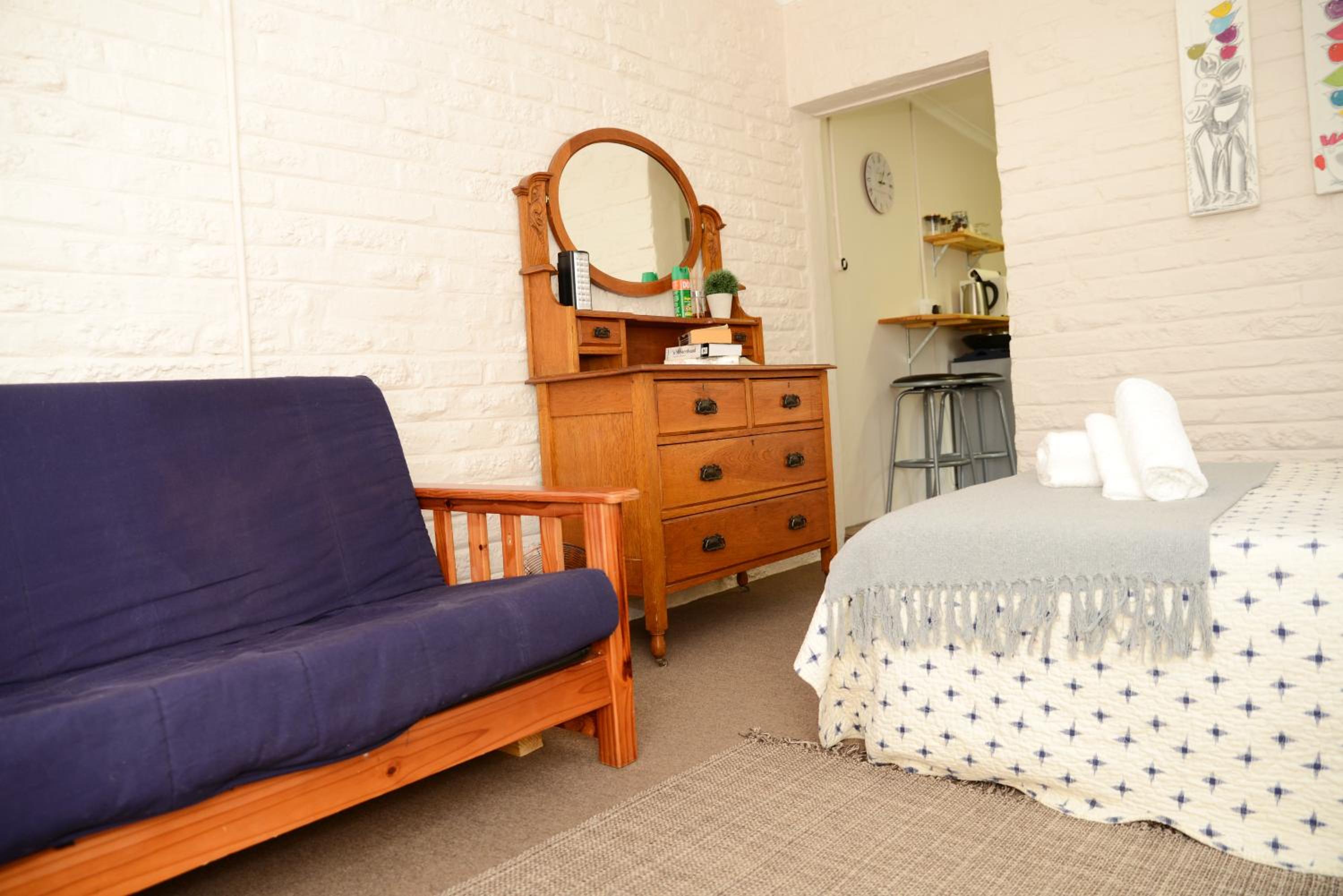 One-Bedroom Apartment photo 1