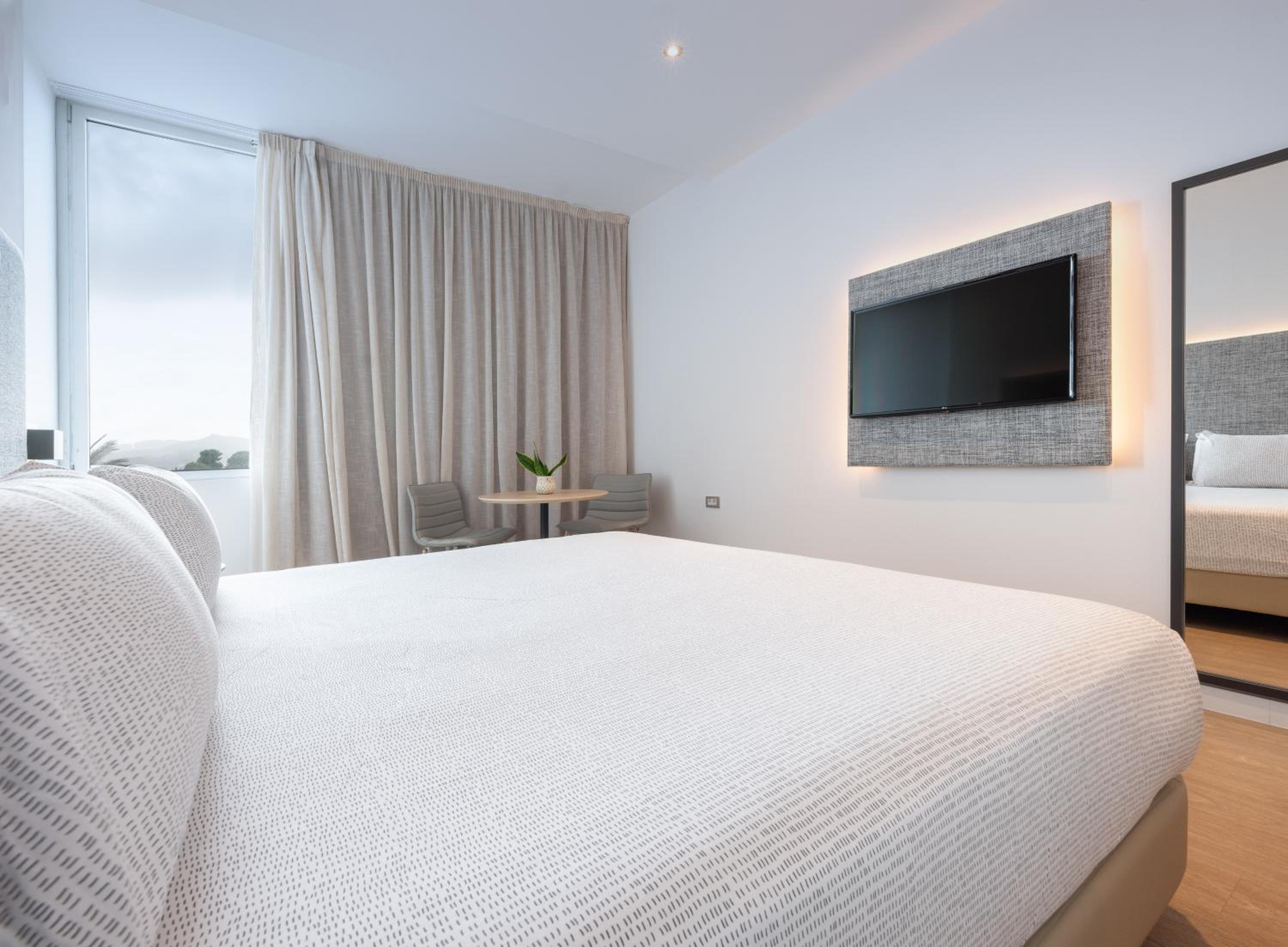 The Studio King Bed