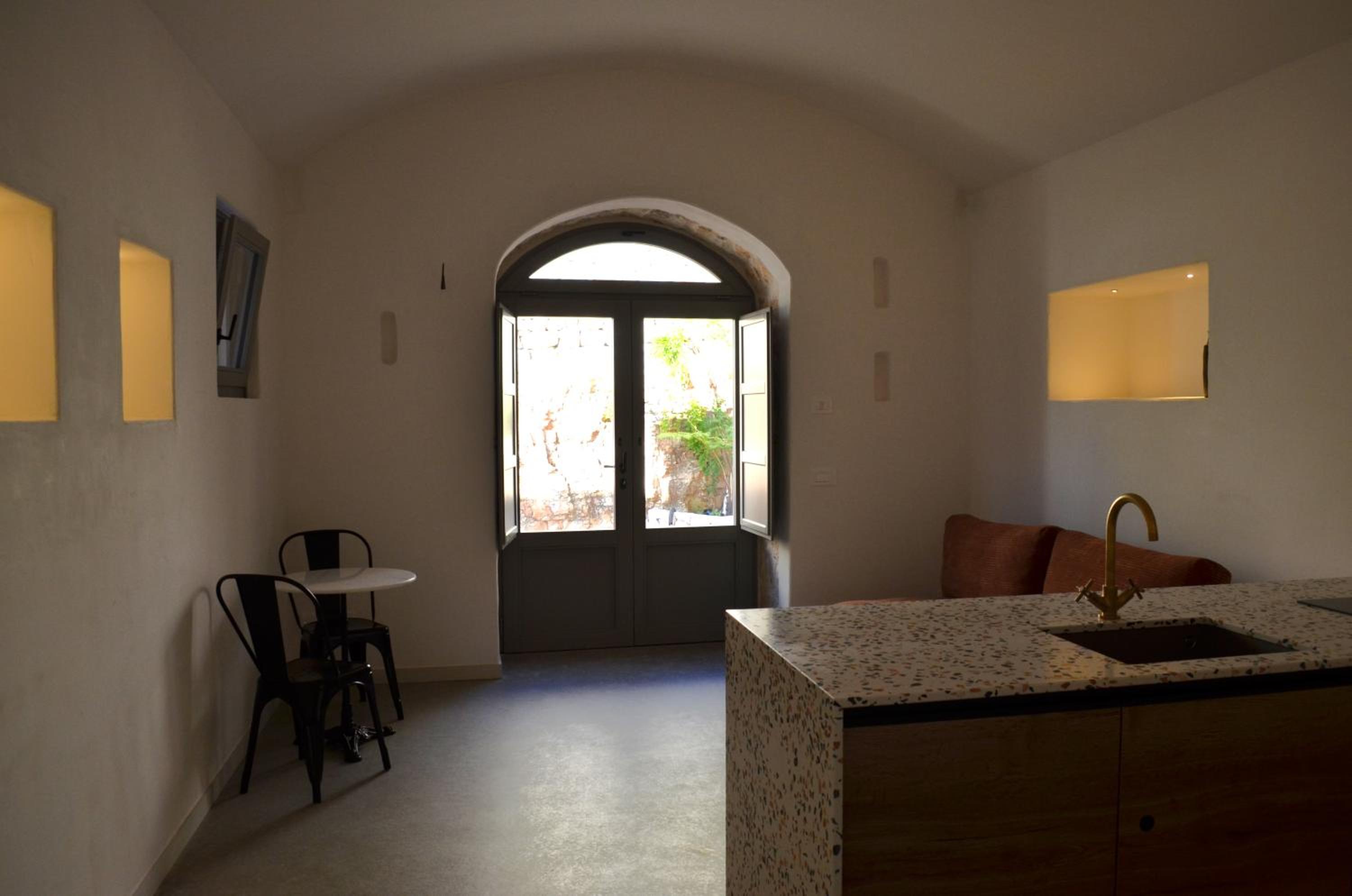 Deluxe One-Bedroom Apartment