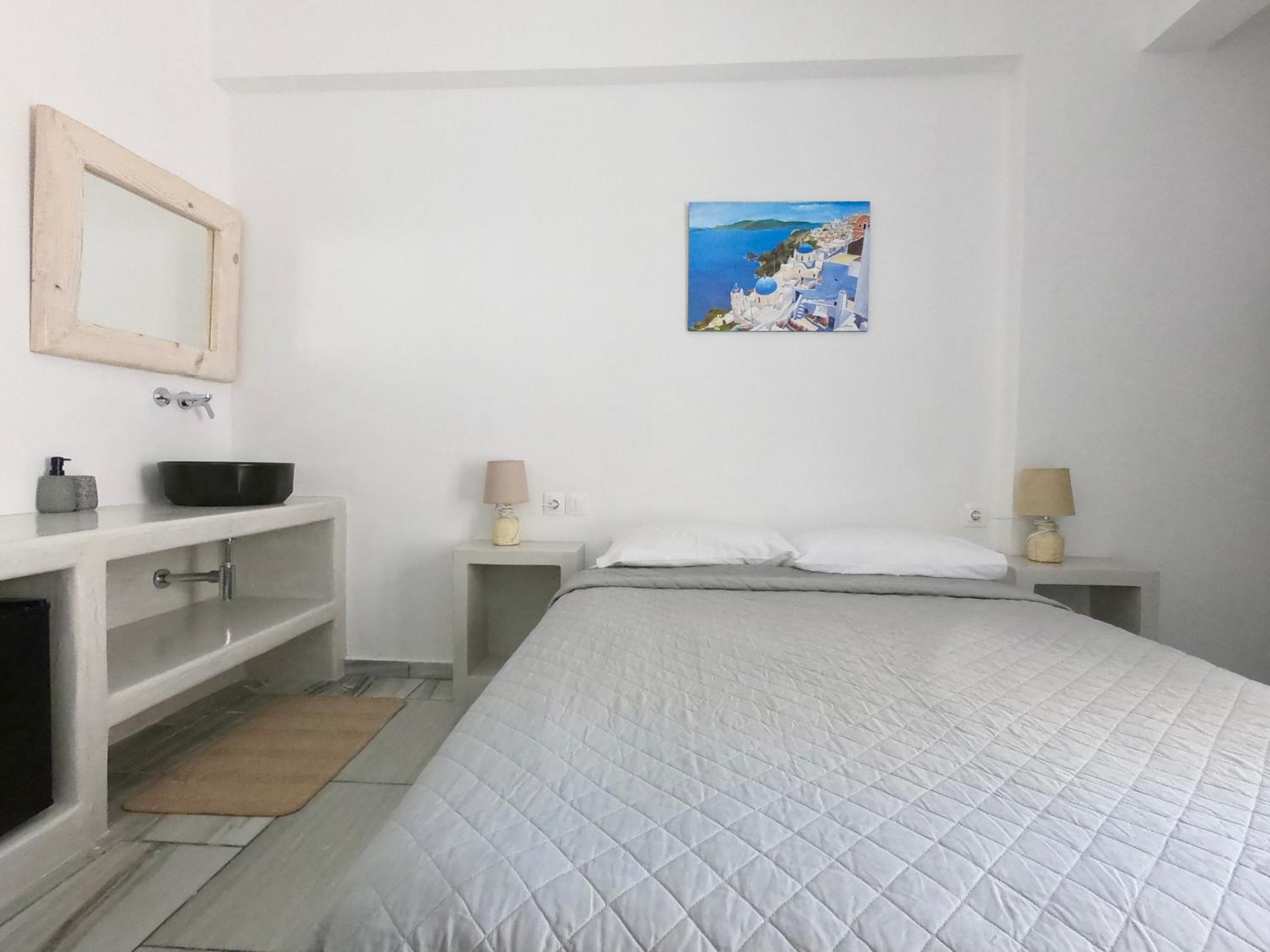 Standard Double Room with Pool View - Photo 10