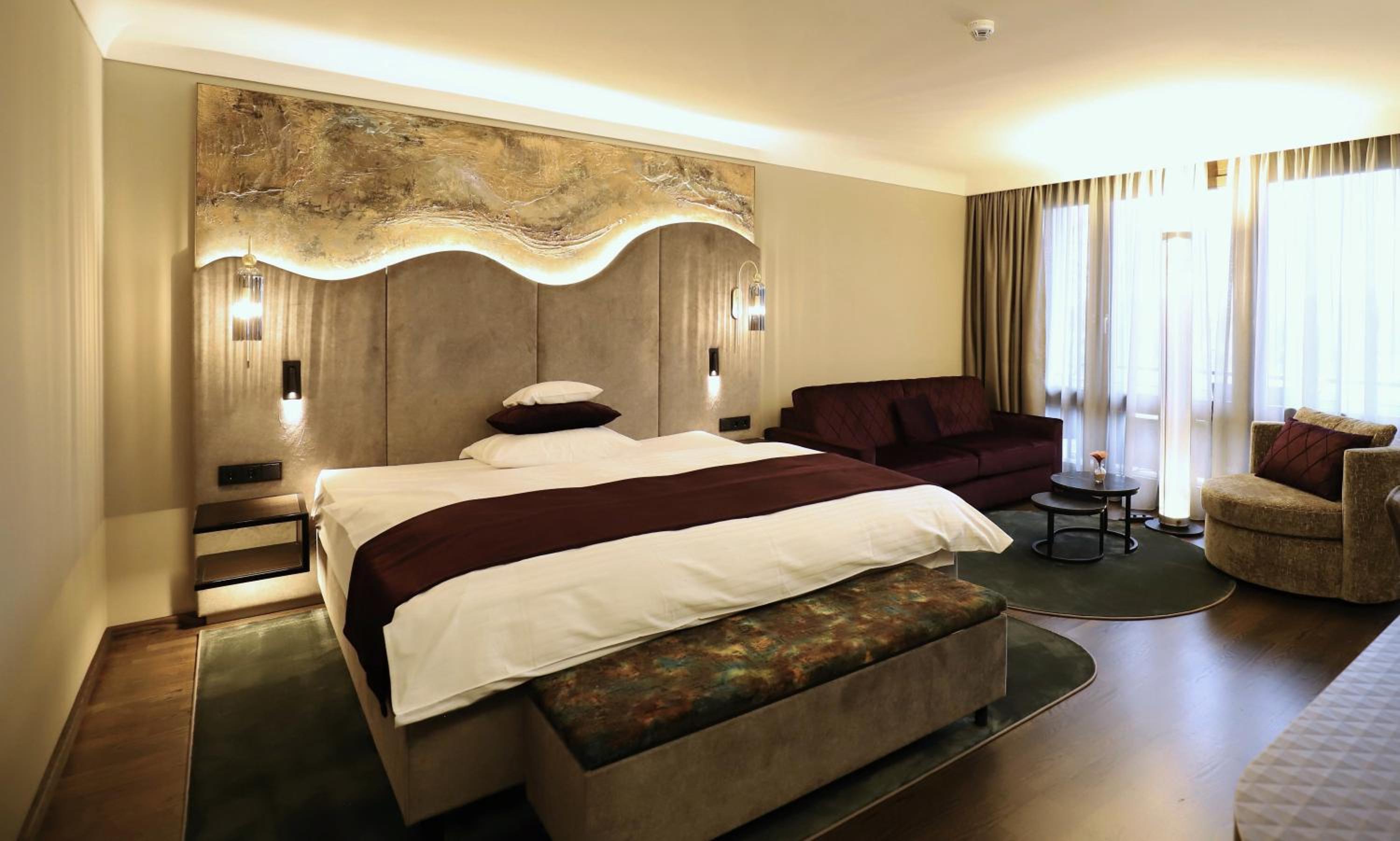 Deluxe King Room photo 2