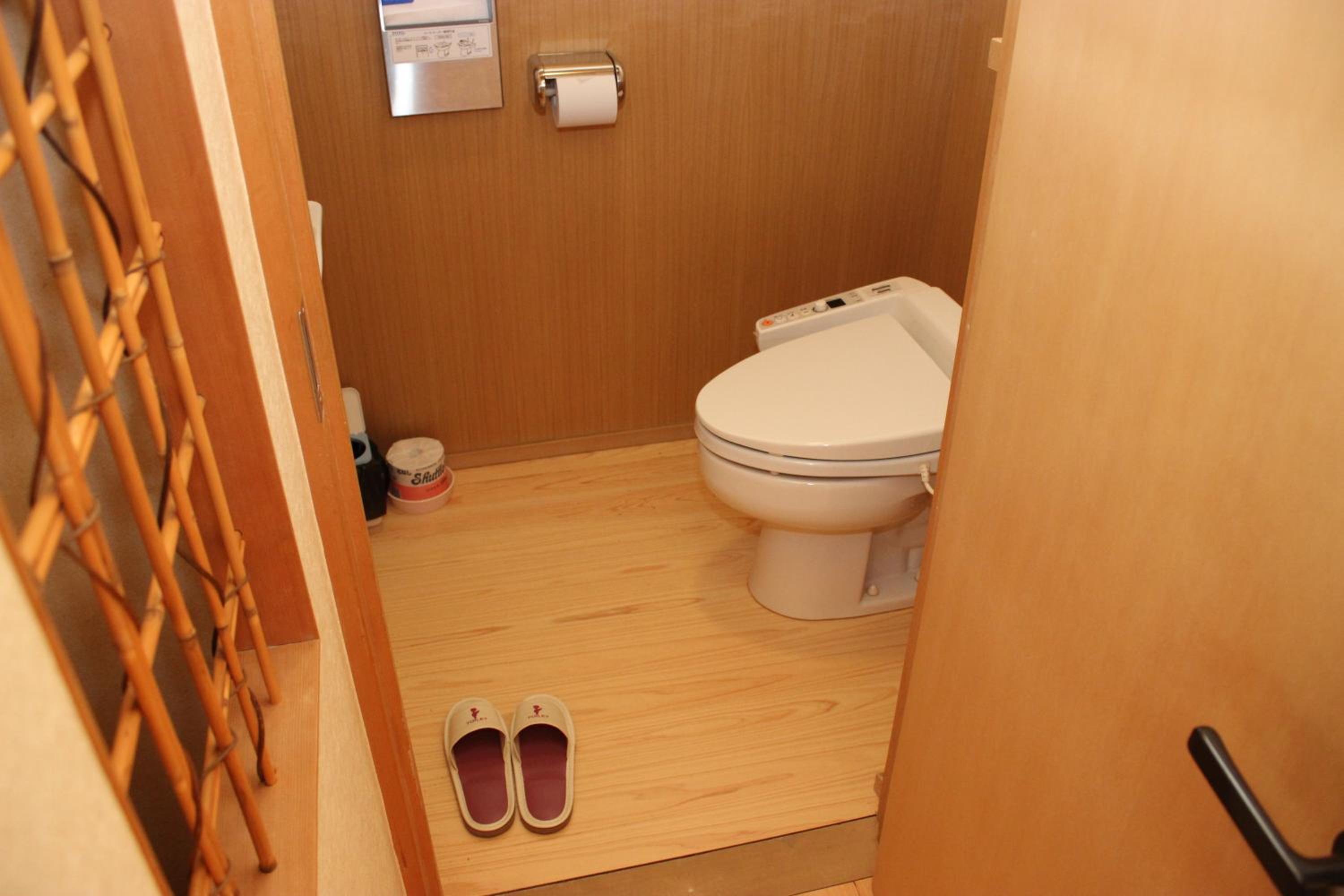 Japanese-Style Room with Bathroom - Photo 5