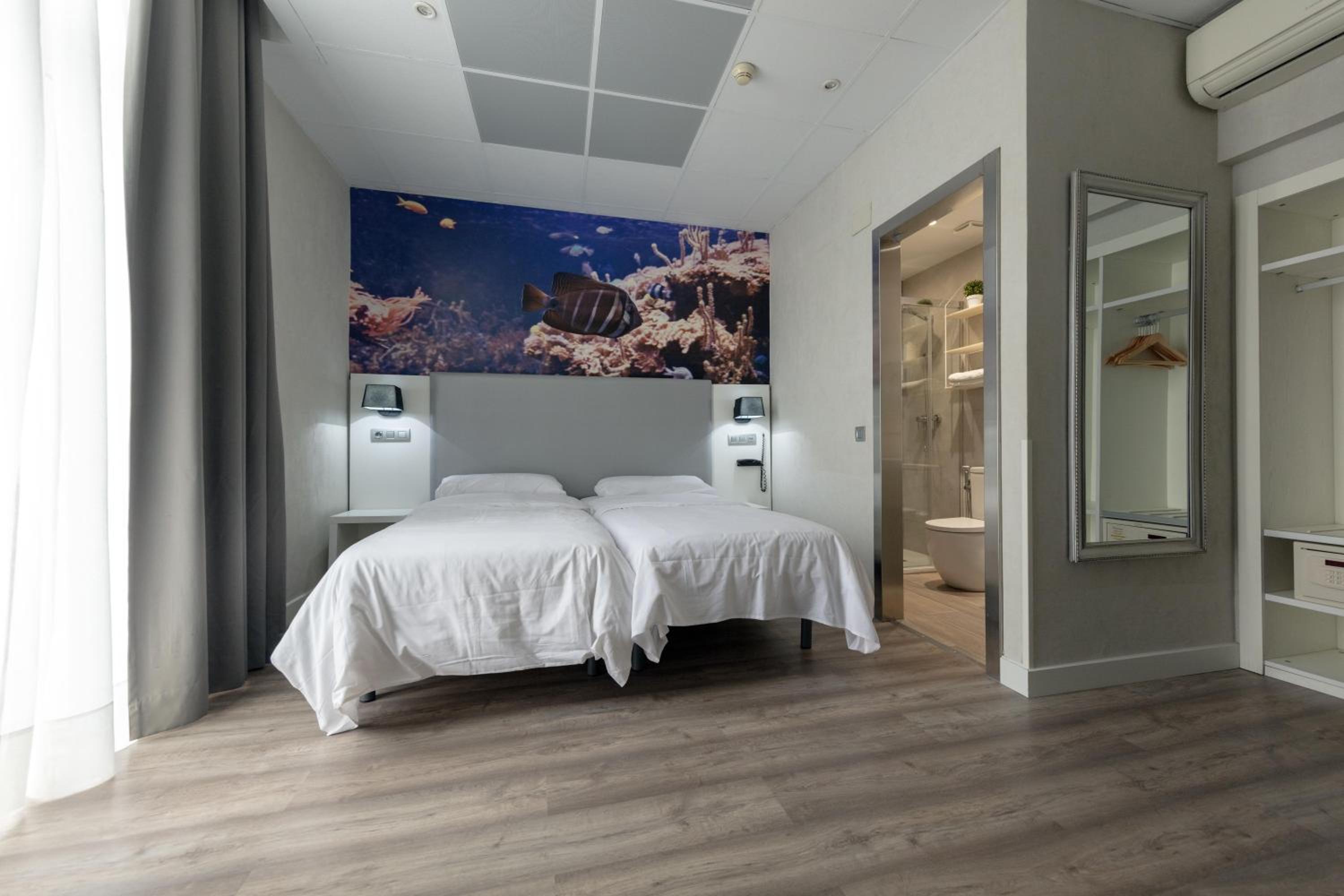 Twin Room with City View photo 2