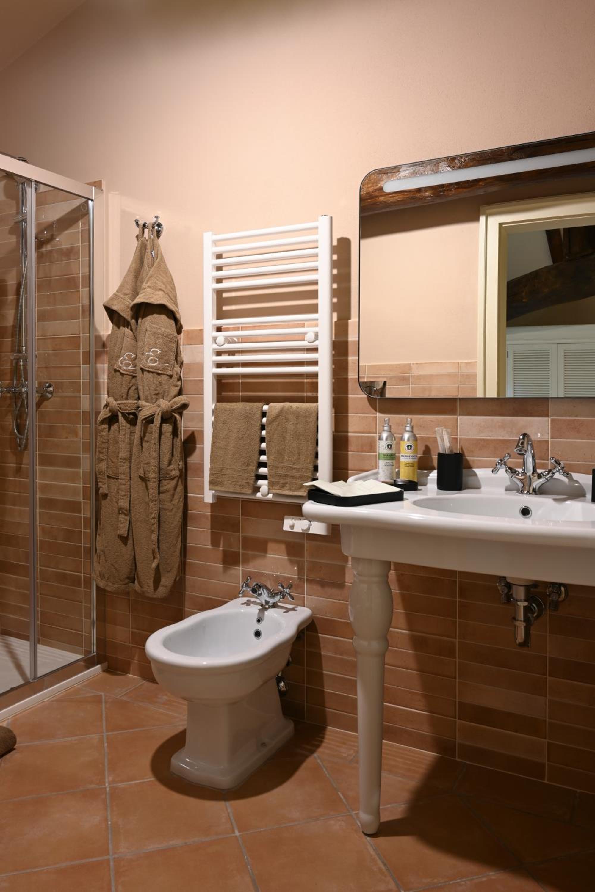 Double or Twin Room - Photo 18