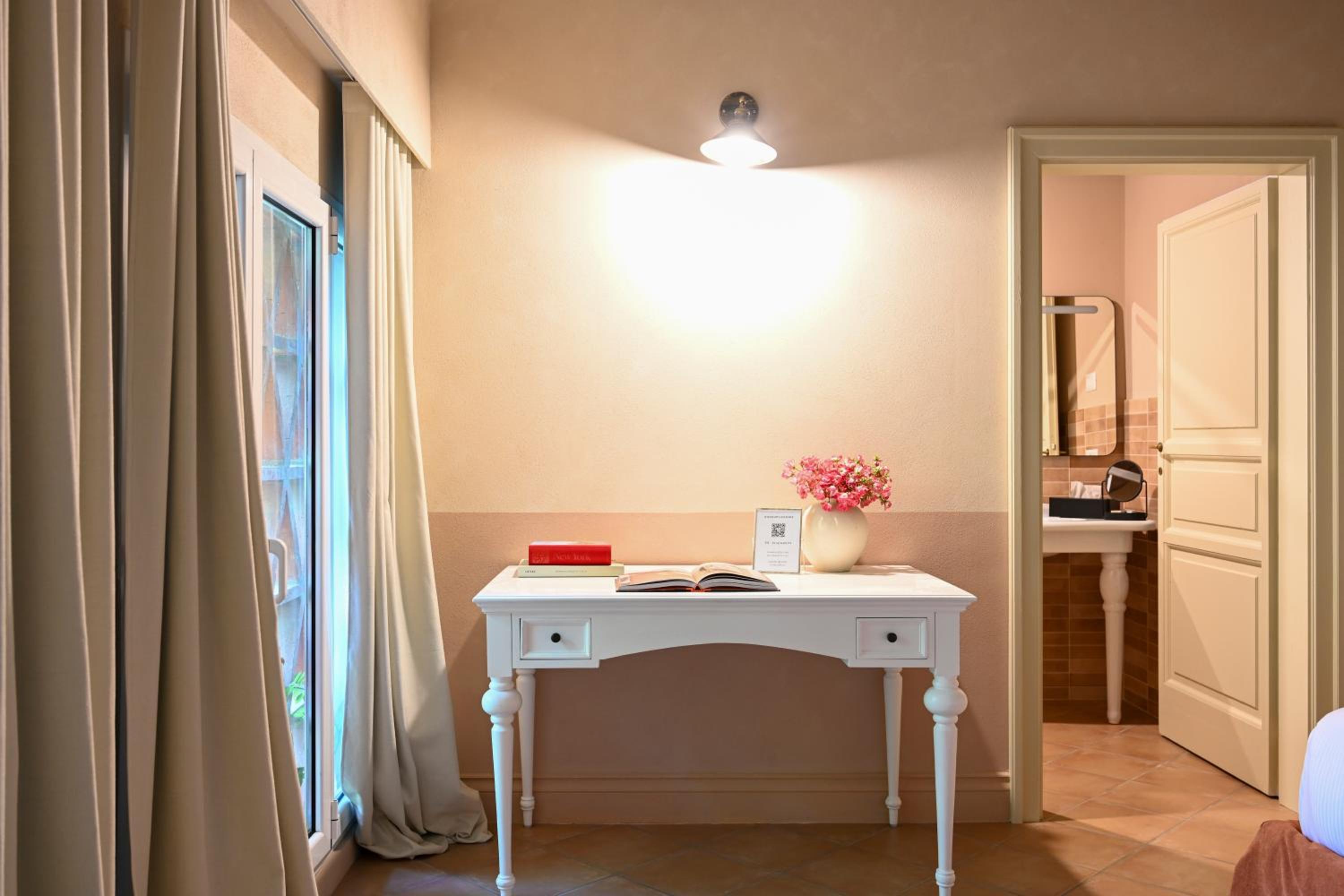 Double or Twin Room - Photo 10