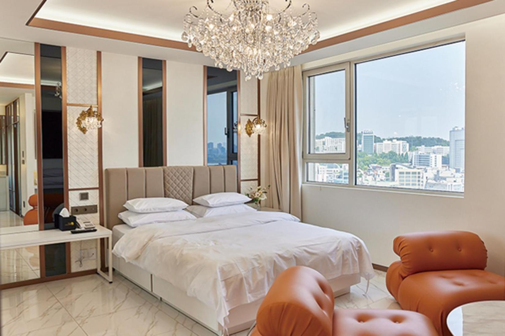 Royal Suite - Bed Type selected at check-in(Double or Twin)