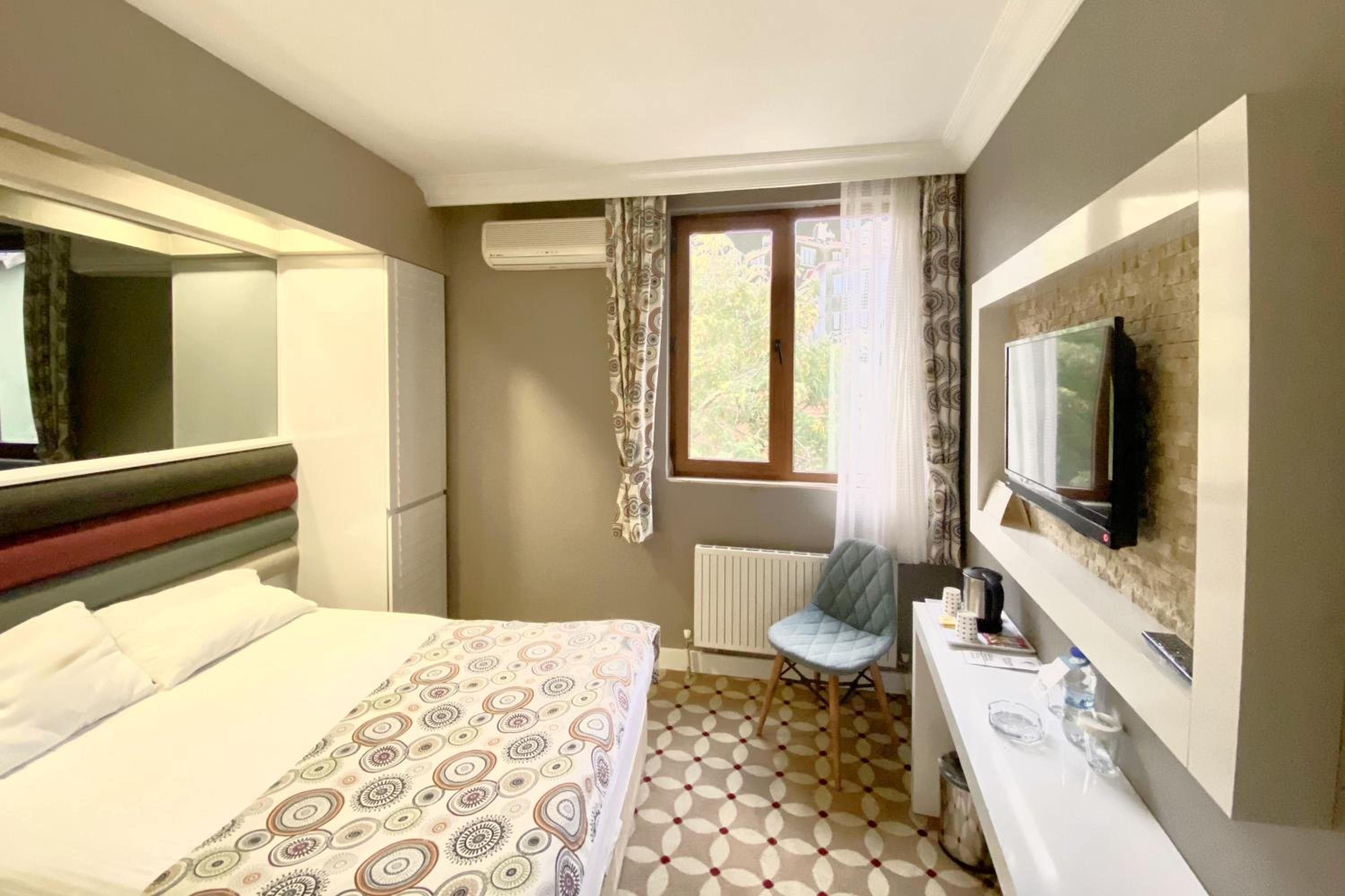 Standard Double or Twin Room with Garden View - Photo 1