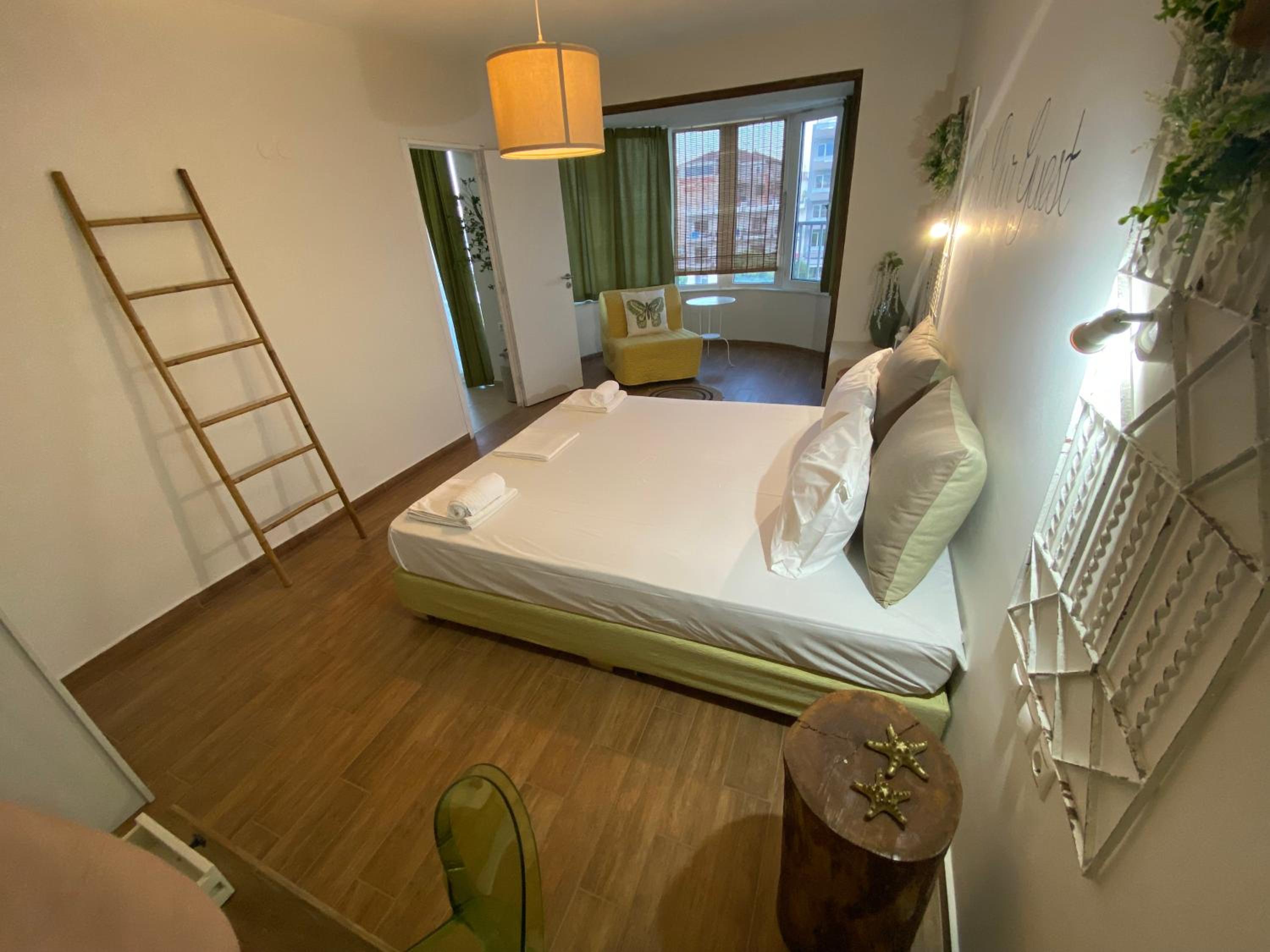 Deluxe Apartment