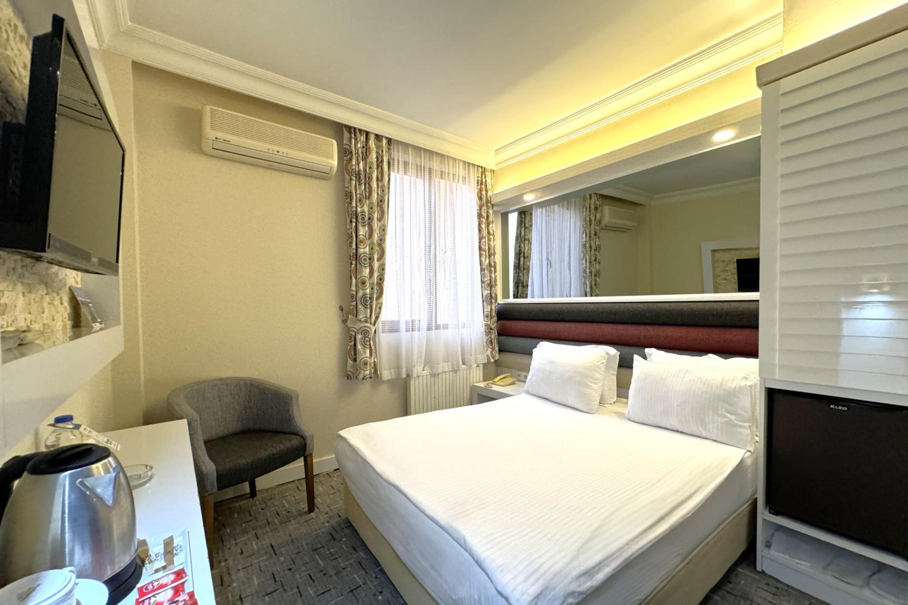 Standard Double or Twin Room with Garden View - Photo 4