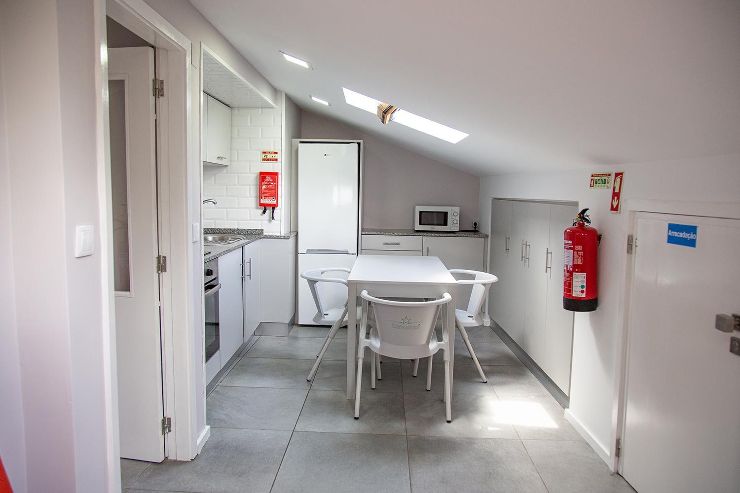 Three-Bedroom Apartment with Sea Lateral View - Photo 7