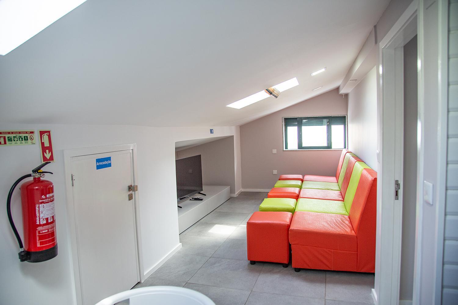 Three-Bedroom Apartment with Sea Lateral View - Photo 4