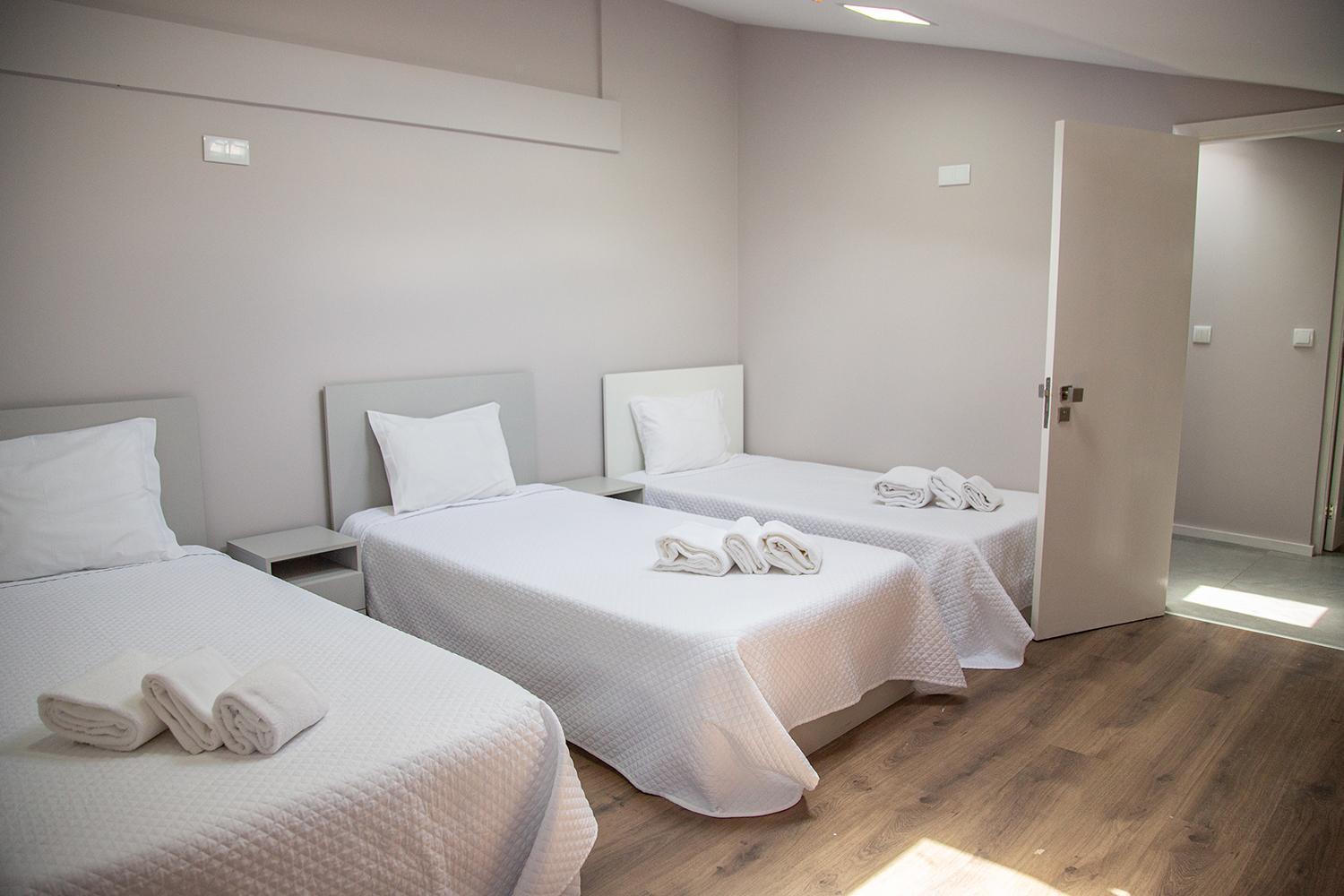 Three-Bedroom Apartment with Sea Lateral View - Photo 11