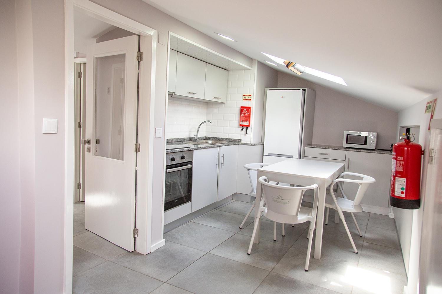 Three-Bedroom Apartment with Sea Lateral View - Photo 9