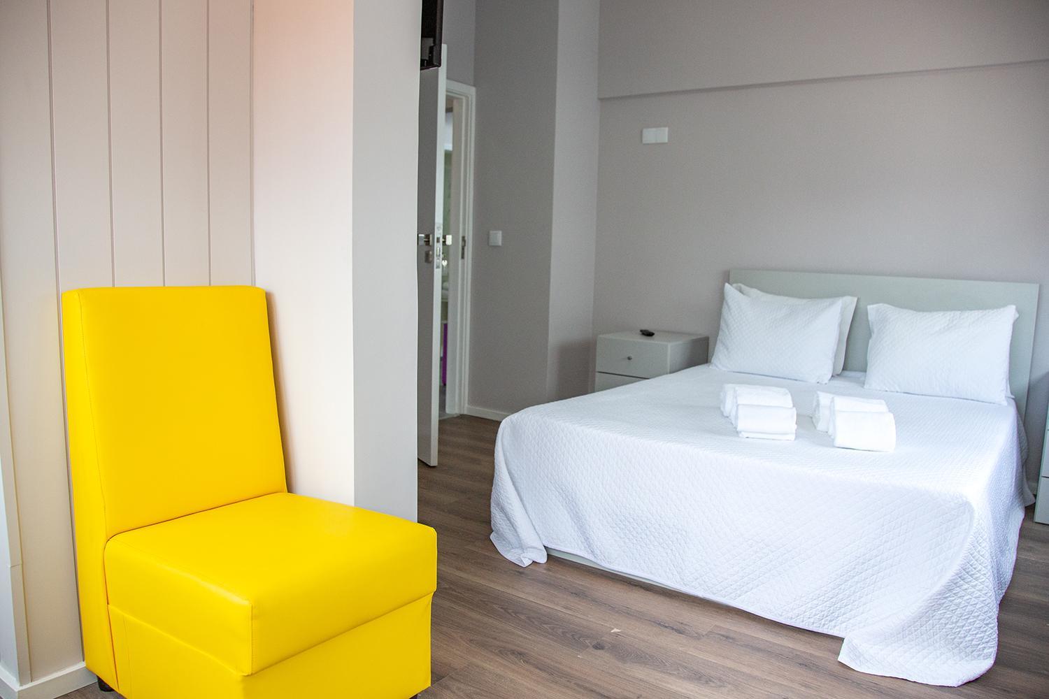 Three-Bedroom Apartment with Sea Lateral View - Photo 5
