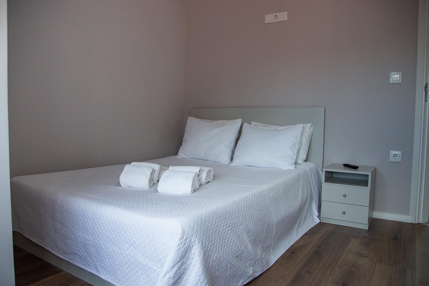 Three-Bedroom Apartment with Sea Lateral View - Photo 18