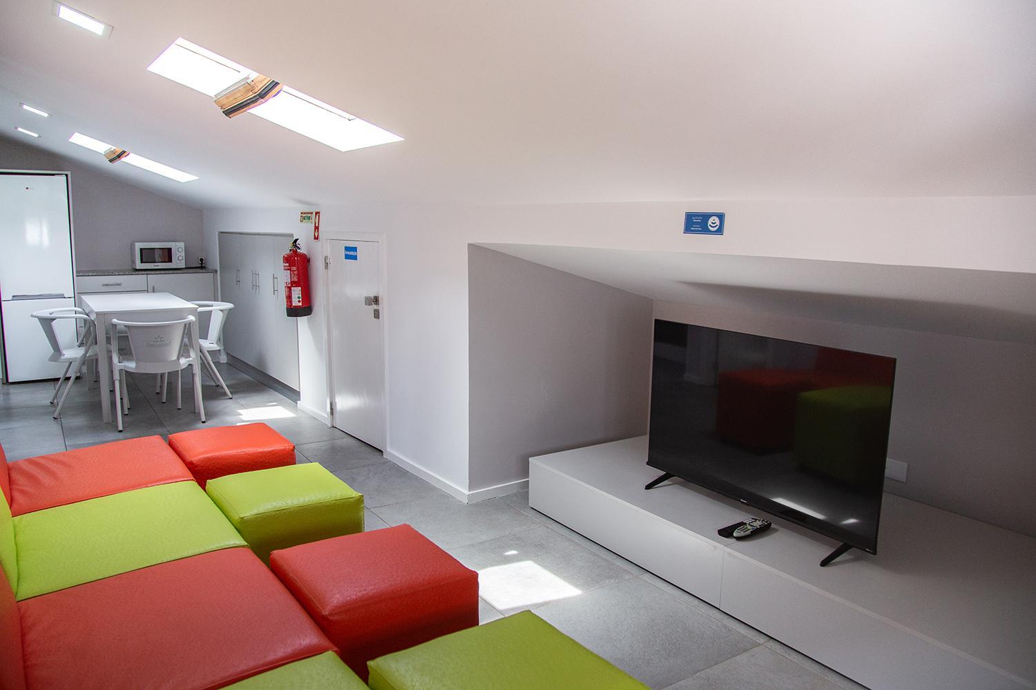 Three-Bedroom Apartment with Sea Lateral View - Photo 6