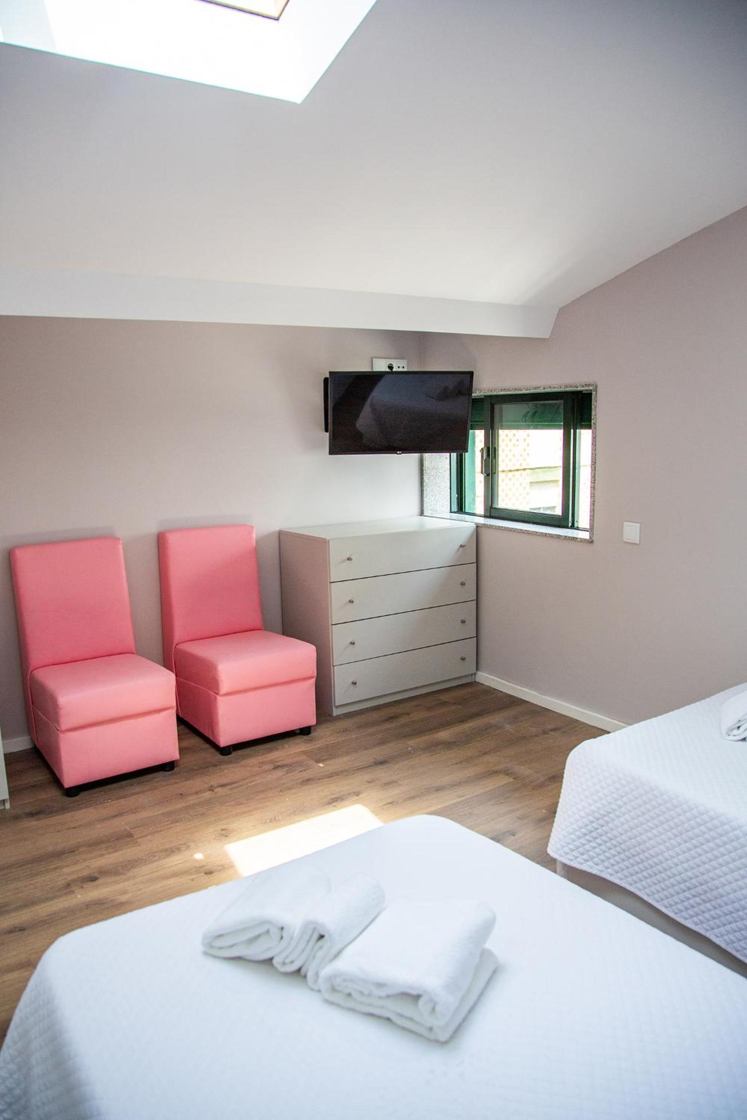 Three-Bedroom Apartment with Sea Lateral View - Photo 13