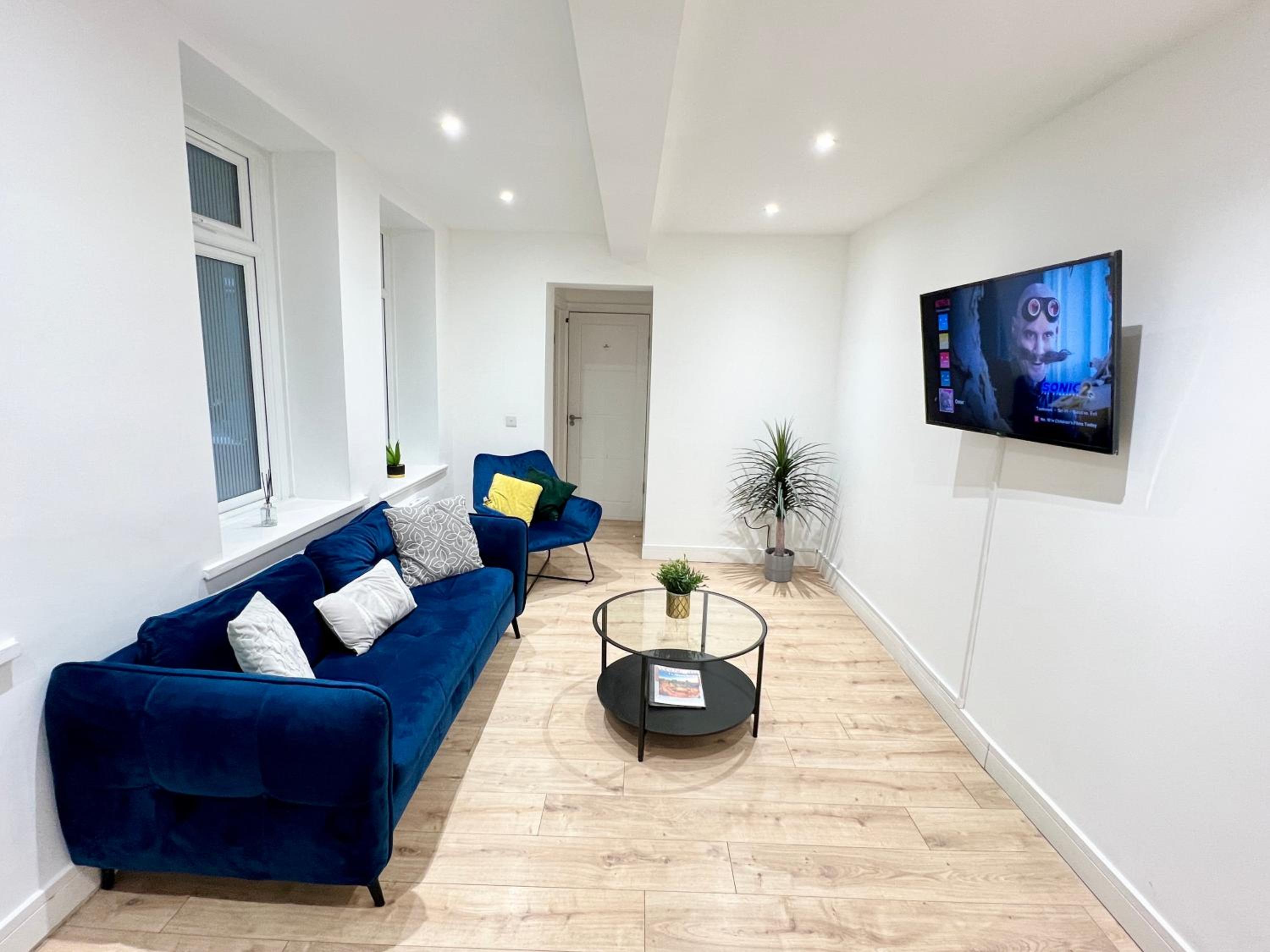 Two-Bedroom Apartment - Photo 3