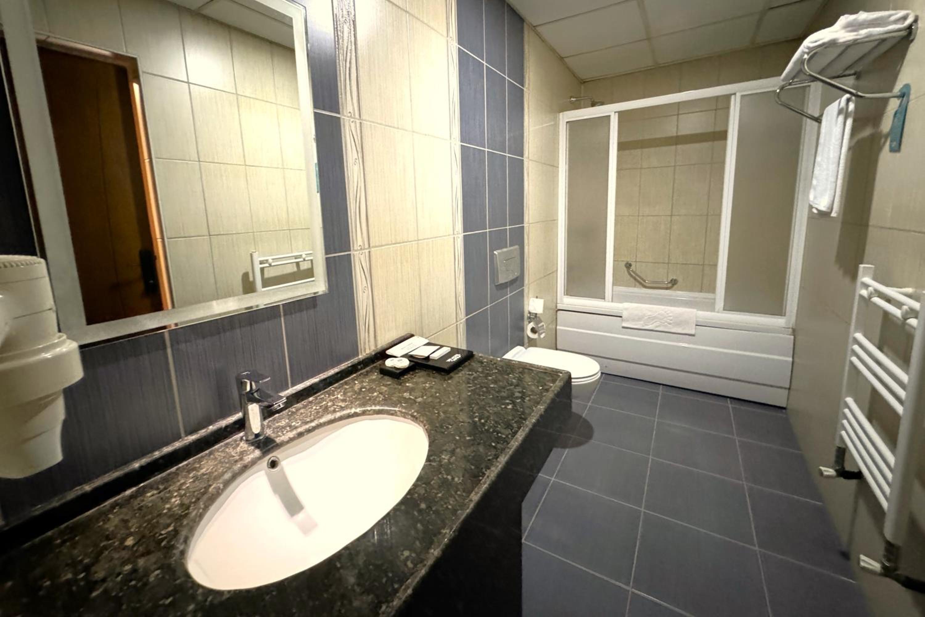 Suite with Sea View - Photo 4