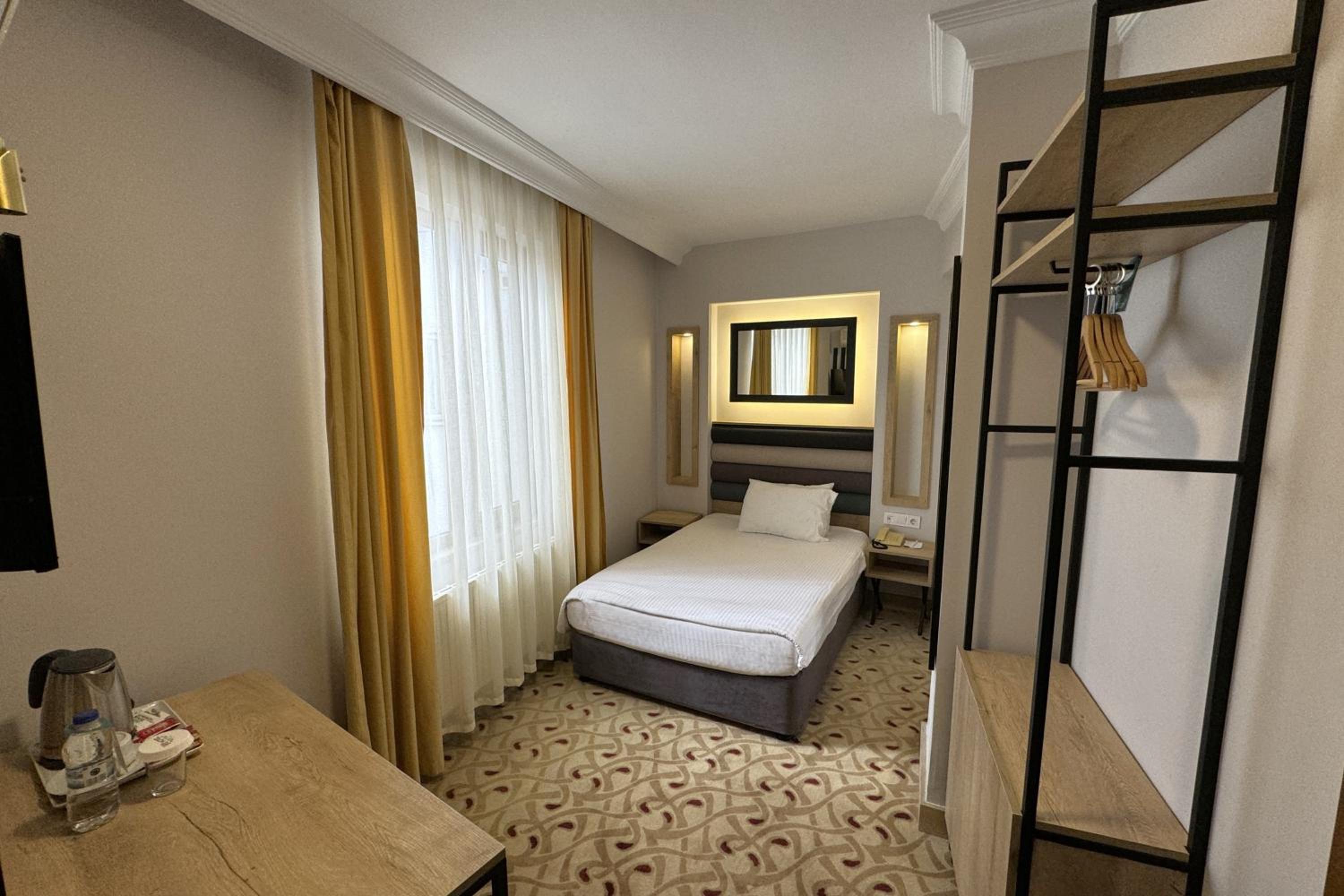 Budget Double Room photo 1