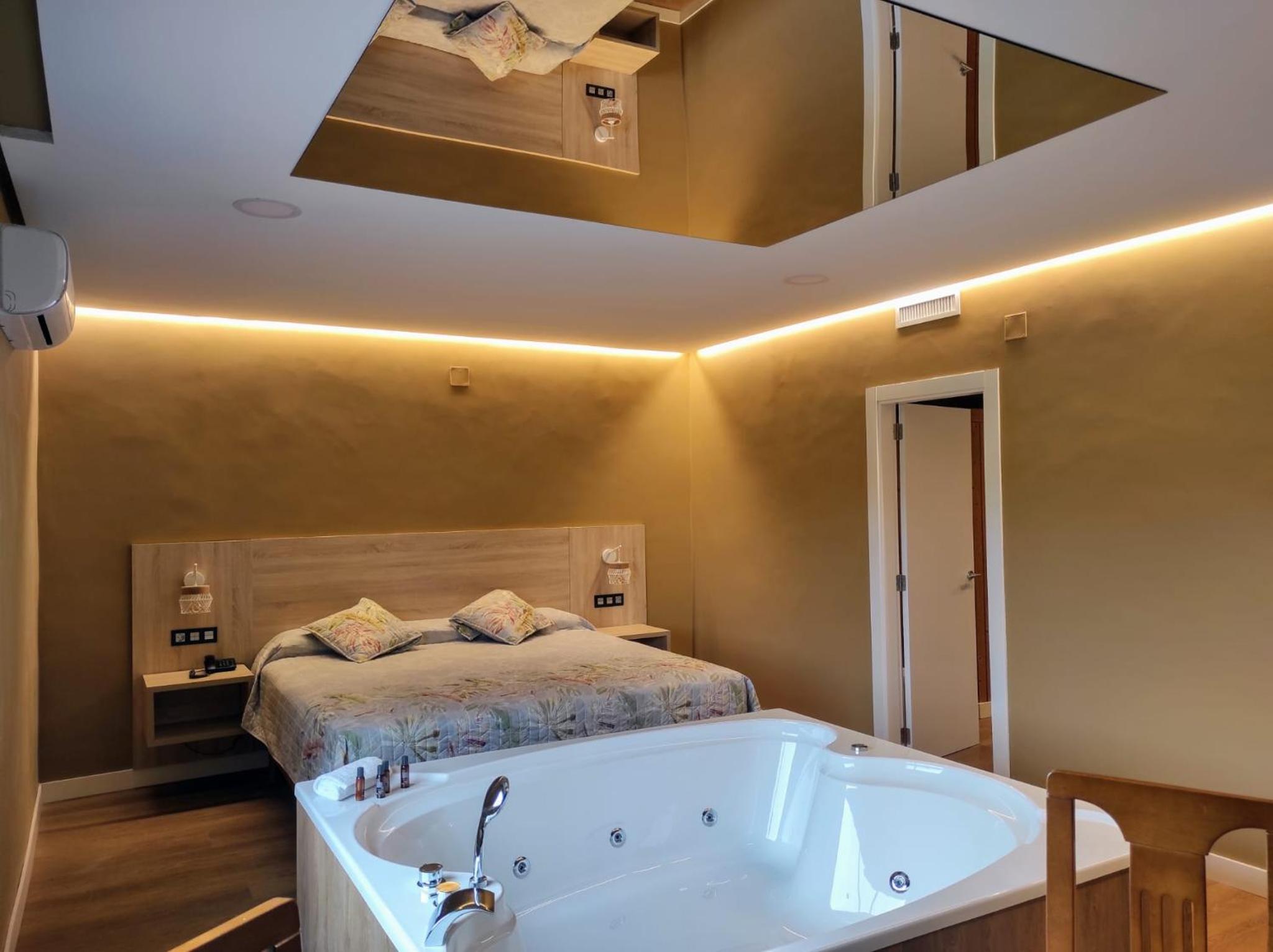 Deluxe Suite with Spa Bath - Photo 1