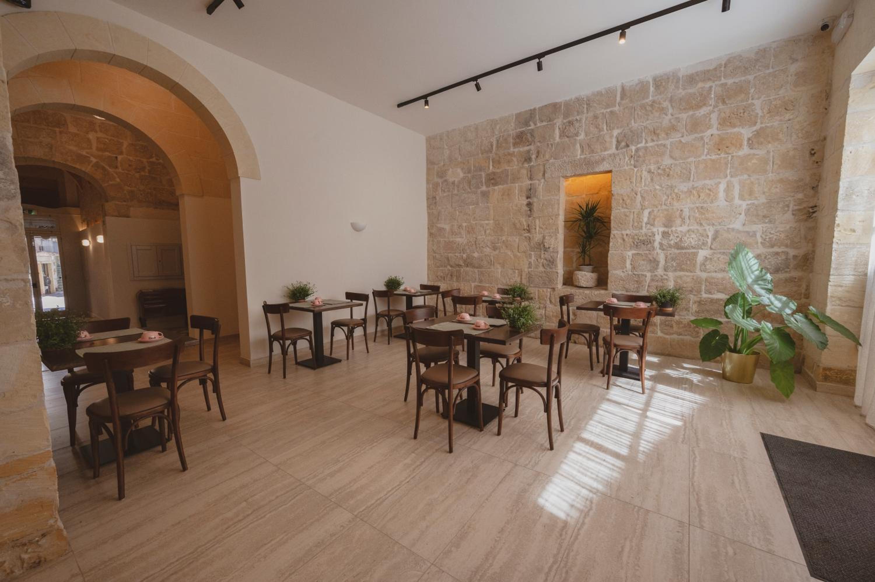 Superior Double or Twin Room with Balcony and Sofa Bed  - Photo 48