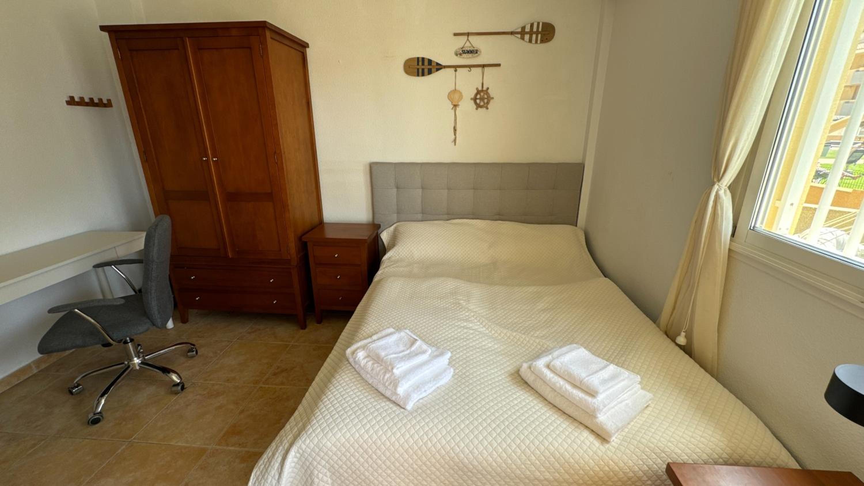 Apartamento de dos habitaciones con terraza y vista al mar