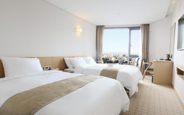 Deluxe Double Twin Room - Photo 1